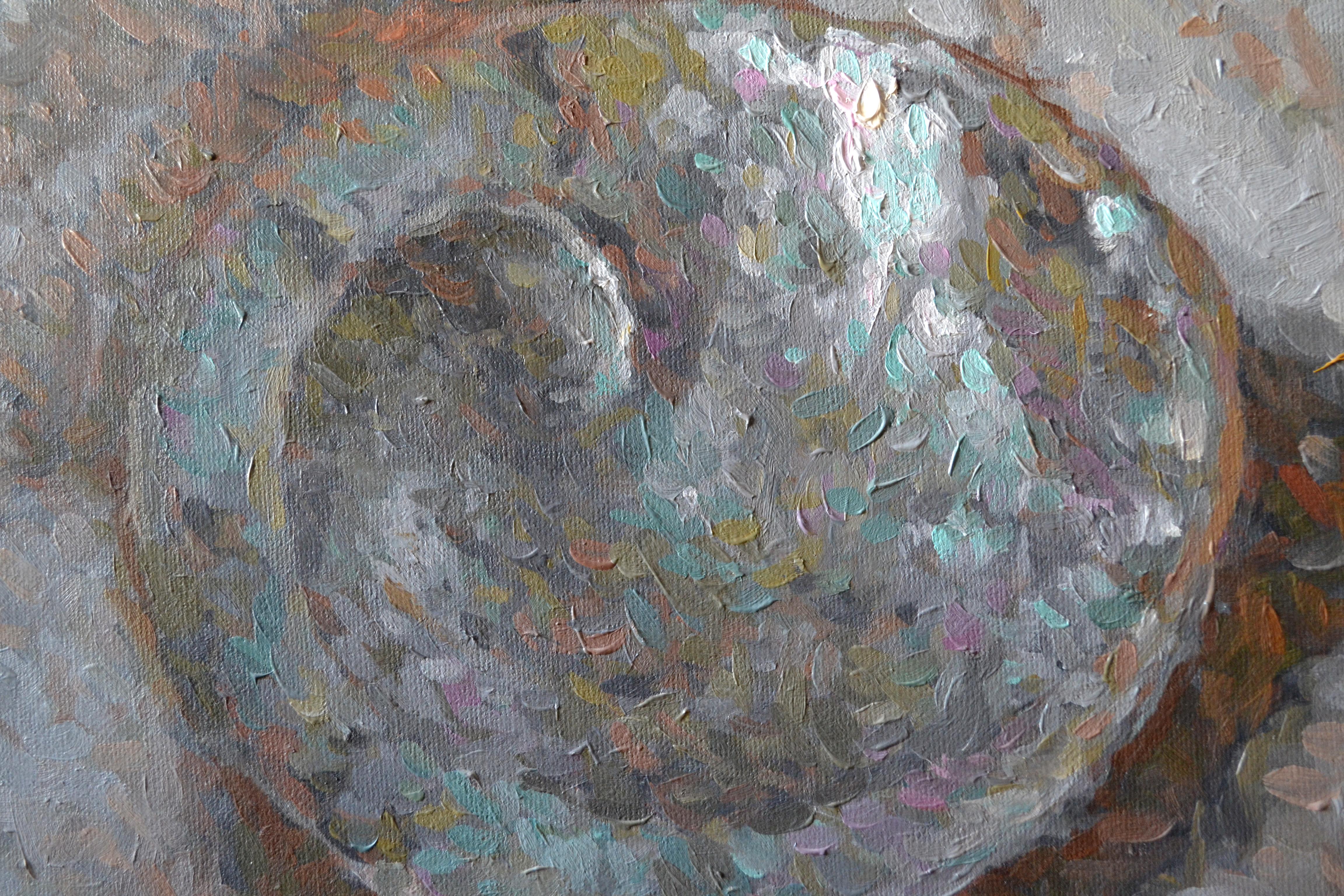 This sea shell, which the artist painted from life, was purchased in Venice and is a memory of it. The work is painted in a manner reminiscent partly of impressionism, partly of pointillism. It is woven from small strokes and dots of close shades: