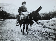 Photographie - Boy on the donkey at mountains, 1979. 30x40 cm
