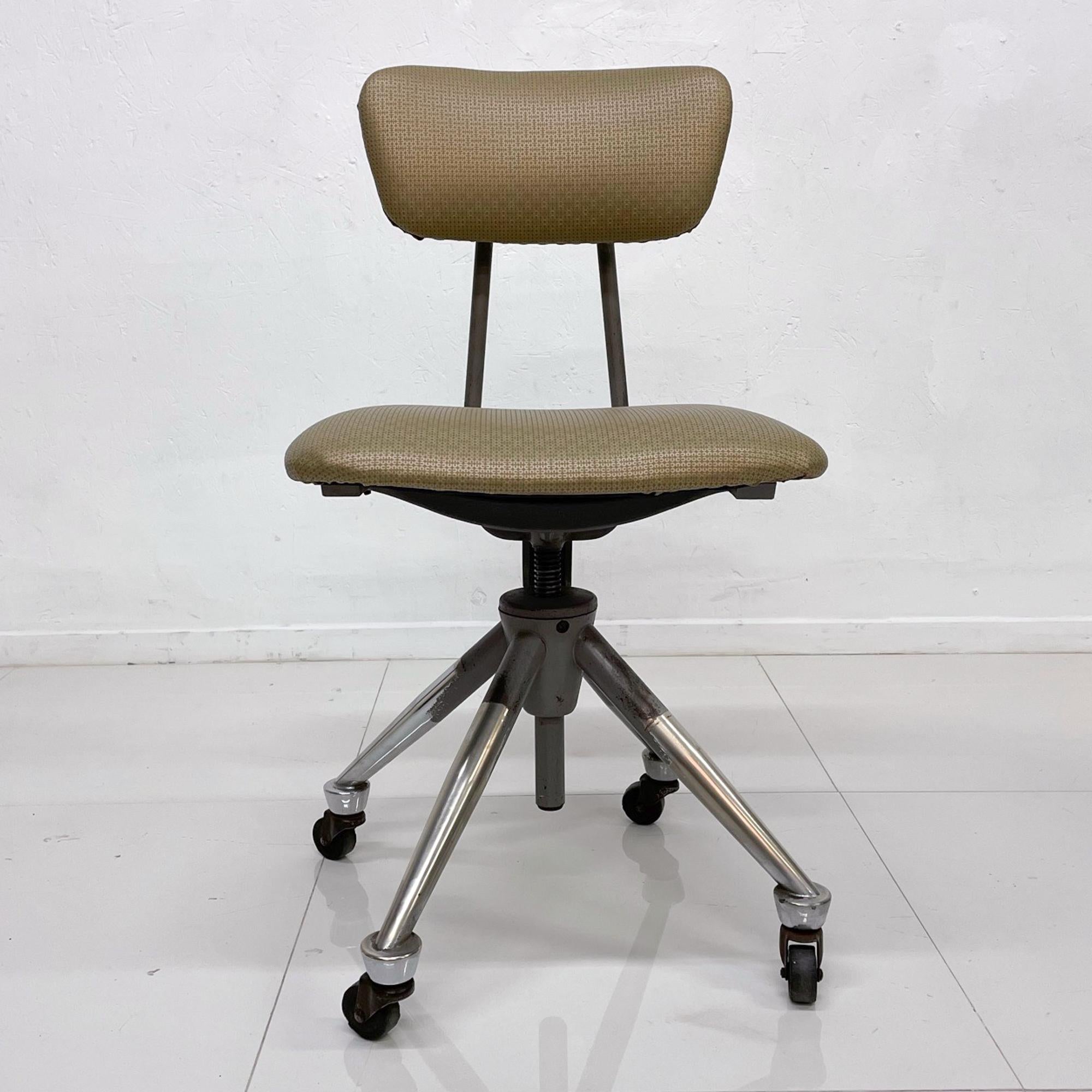 AMBIANIC presents
Do More Office Chair Mid-Century Modern industrial era.
Domore Chair Company, Inc. (also referred to as Do-More or Do/More) was founded in 1922 by William S. Ferris in Elkhart, Indiana.
This amazing office chair was made in the USA