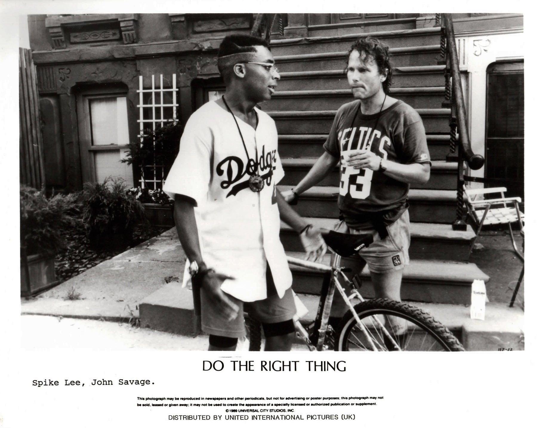 Do The Right Thing 1989 Pressewerbung Film Filmstill Gerahmt im Zustand „Hervorragend“ im Angebot in Bath, Somerset