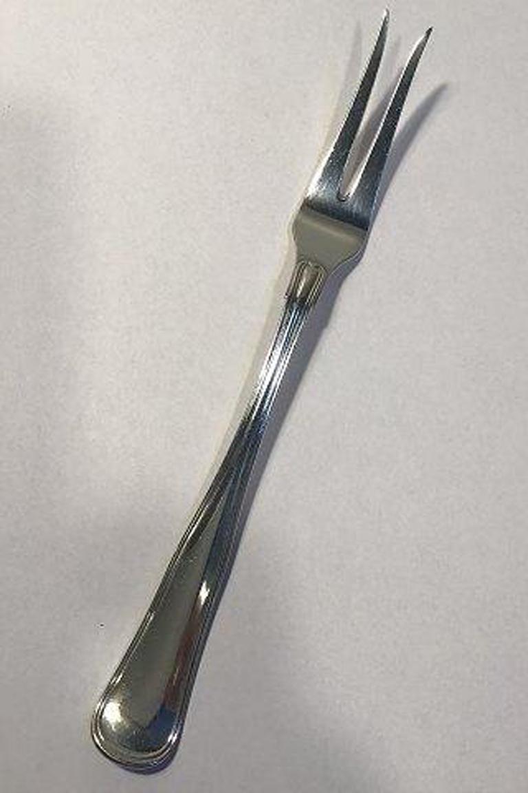 Dobbeltriflet/old Danish silver meat fork cohr.

Measures 22 cm(8 21/32 in).
     