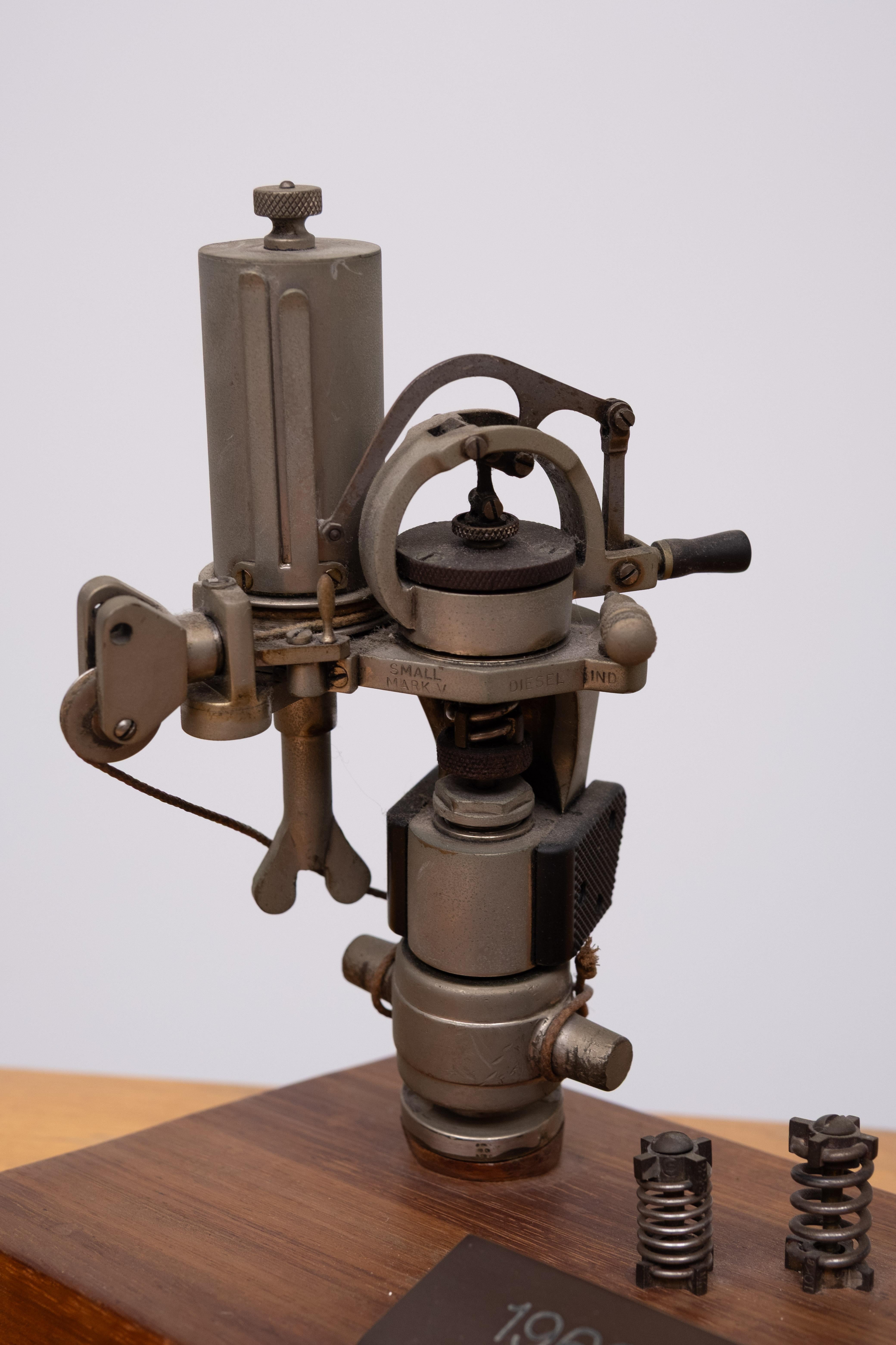 ''Dobbie McInnes Ltd. Glasgow   Motor-lab   1975 en vente 1