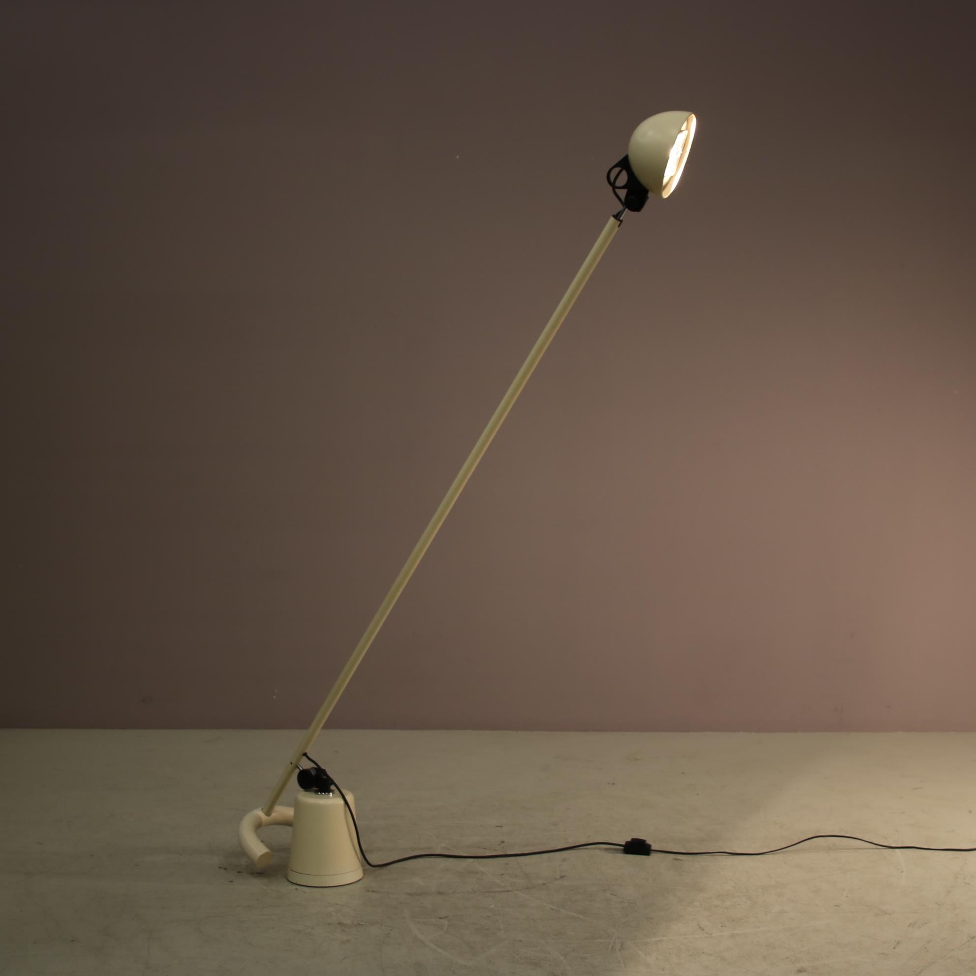 “Dobermann” Floor Lamp by Elio Martinelli for Martinelli, Italy 1970 For Sale 4