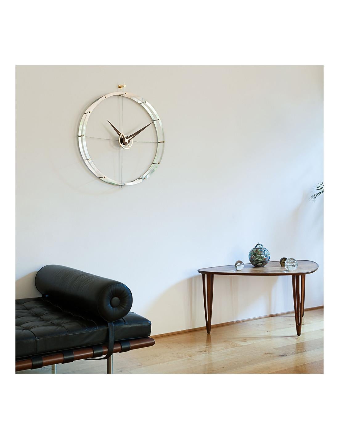 This clock is a unique piece with an innovative design that will fit in any modern environment. Each clock is a unique handmade piece.
Not OK for Outdoor Use.
Warranty: 1 year.
Doble O g wall clock: Stainless steel ring and brass, wooden wenge