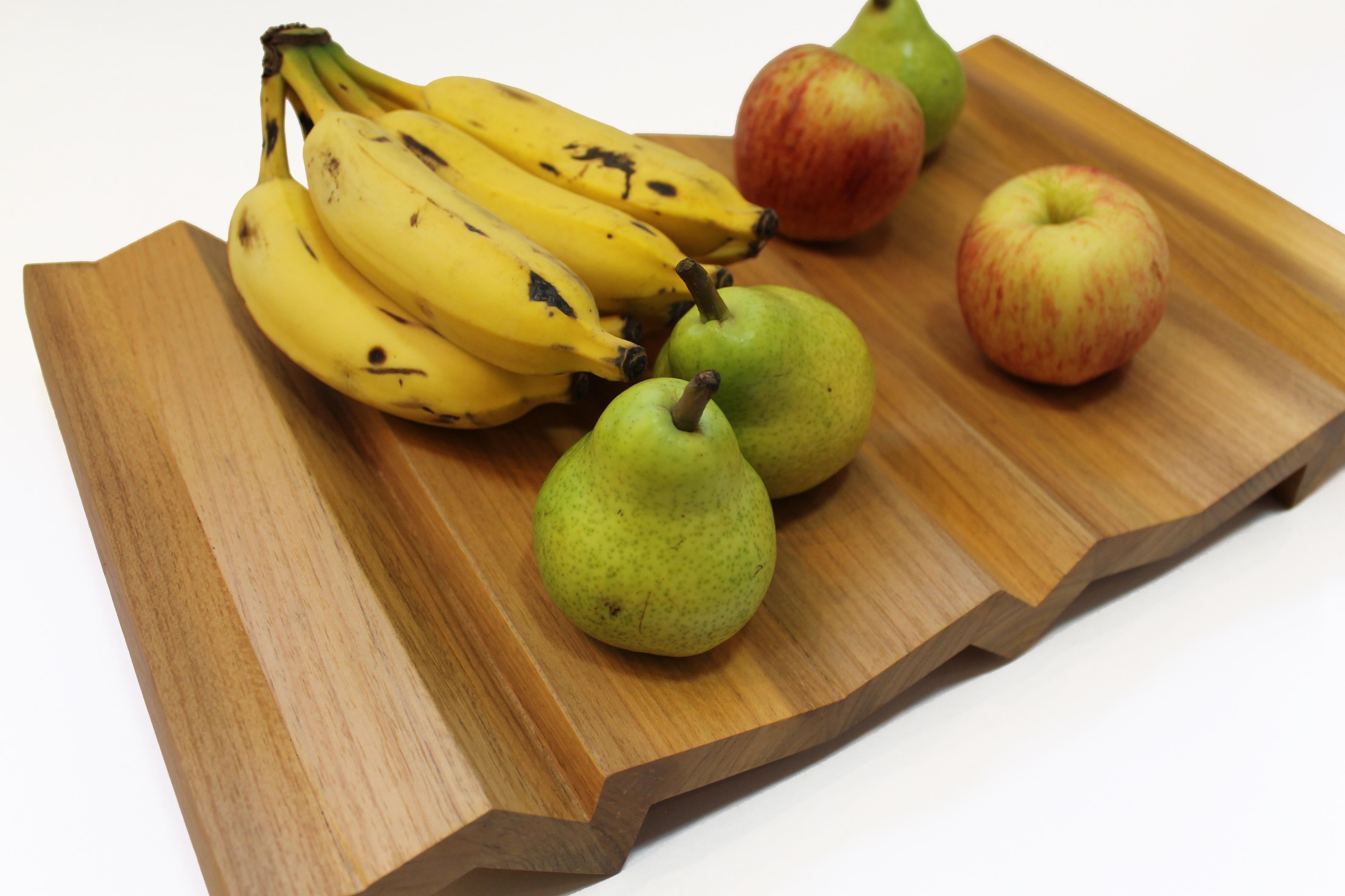 The Dobra fruit bowl, a word for “fold” in Portuguese, results from the deformation of a plan. The geometric distortion provides gaps between the base and upper surface, at the same time, creates spaces for storage and side handles for ease handling