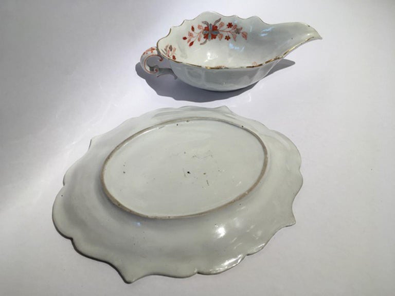 Italy Doccia Richard Ginori 18th Century Porcelain Sauce Terrin Floral Drawings In Good Condition For Sale In Brescia, IT