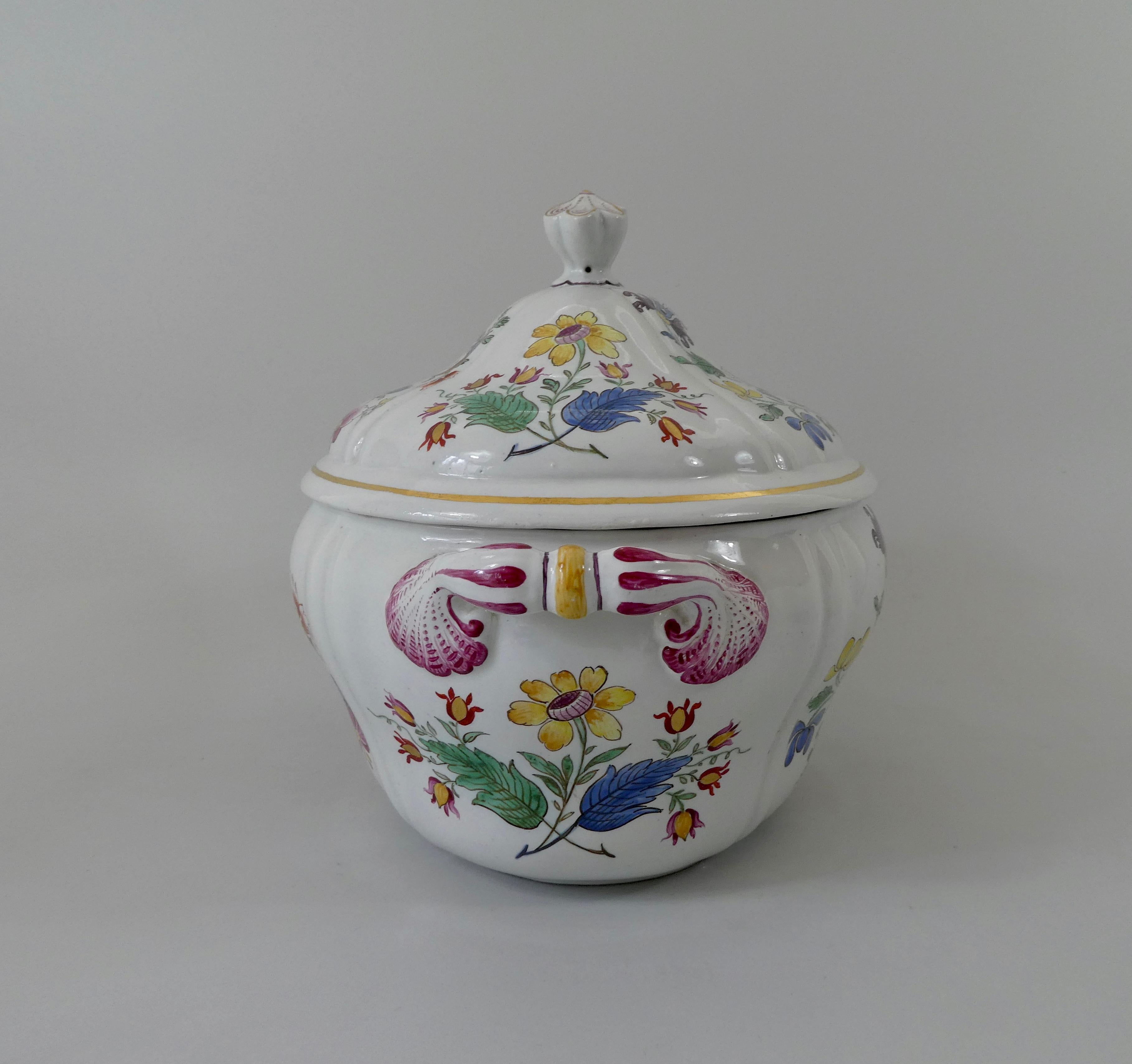 Doccia Porcelain Tureen, Cover and Stand, Tulipano Pattern, circa 1770 3