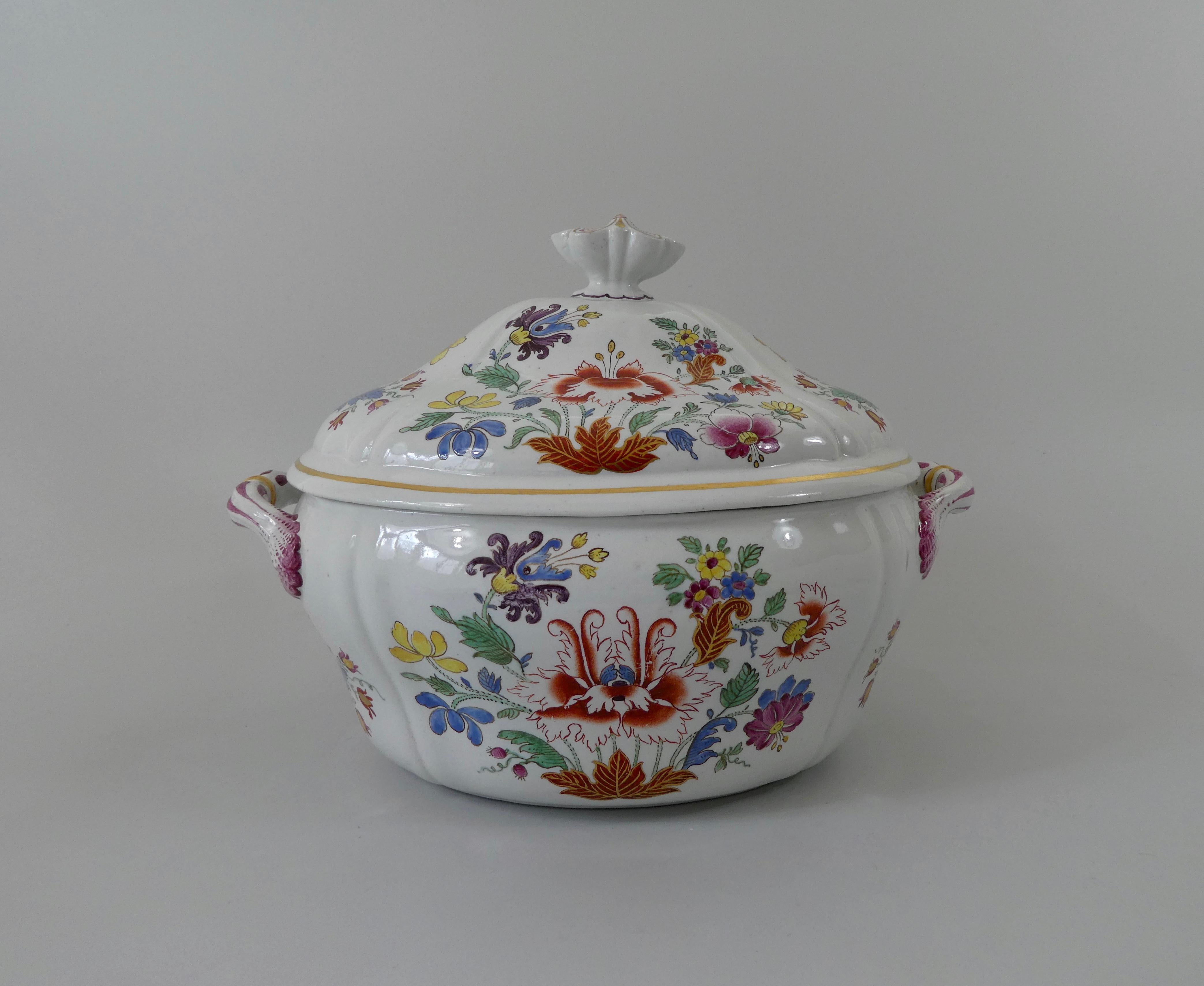 Doccia Porcelain Tureen, Cover and Stand, Tulipano Pattern, circa 1770 5