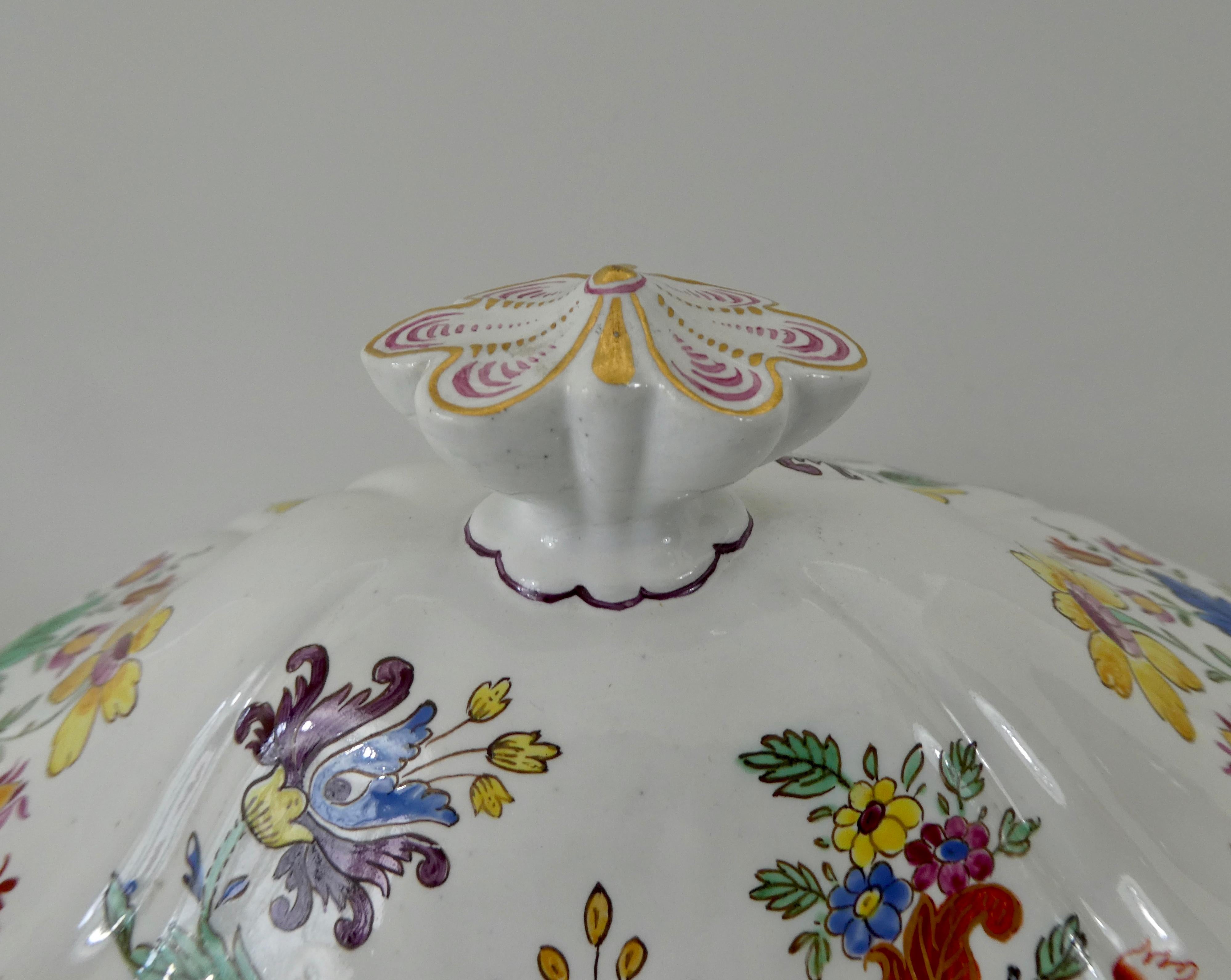 Doccia Porcelain Tureen, Cover and Stand, Tulipano Pattern, circa 1770 6