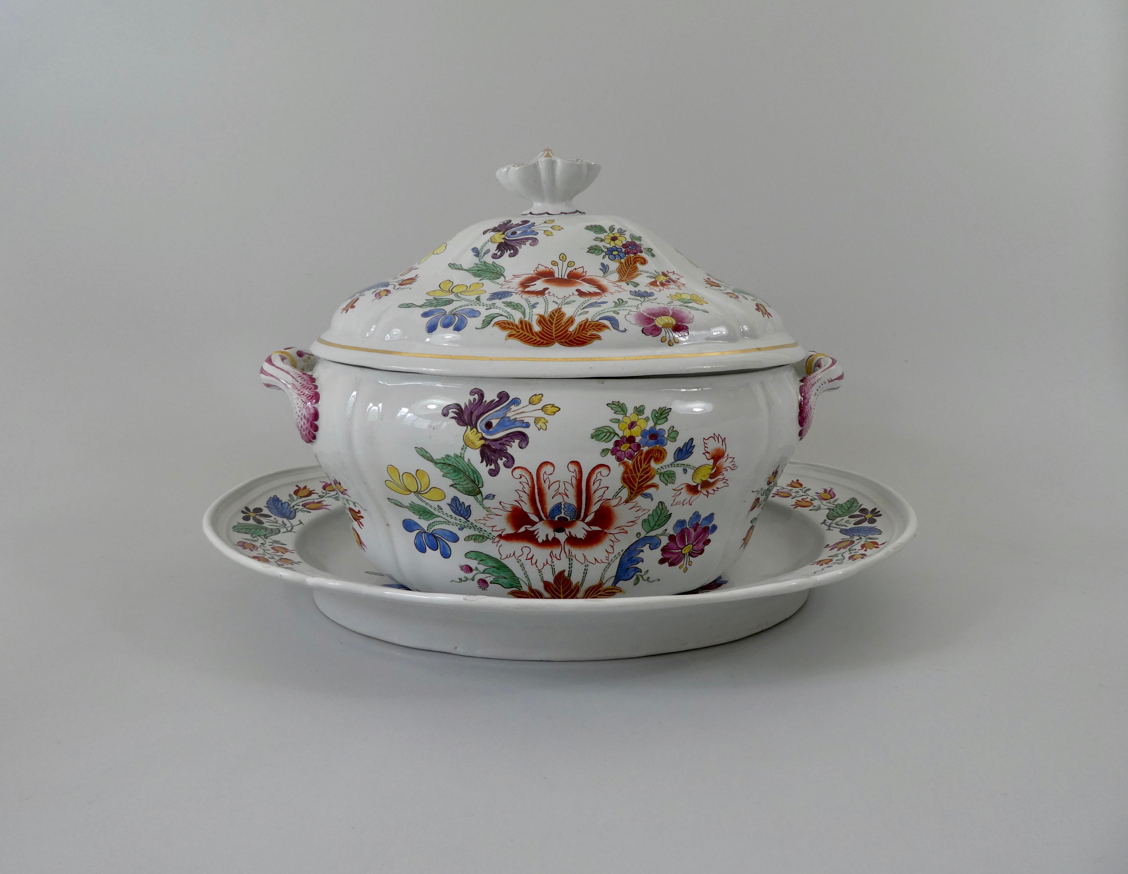 Doccia Porcelain Tureen, Cover and Stand, Tulipano Pattern, circa 1770 In Good Condition In Gargrave, North Yorkshire