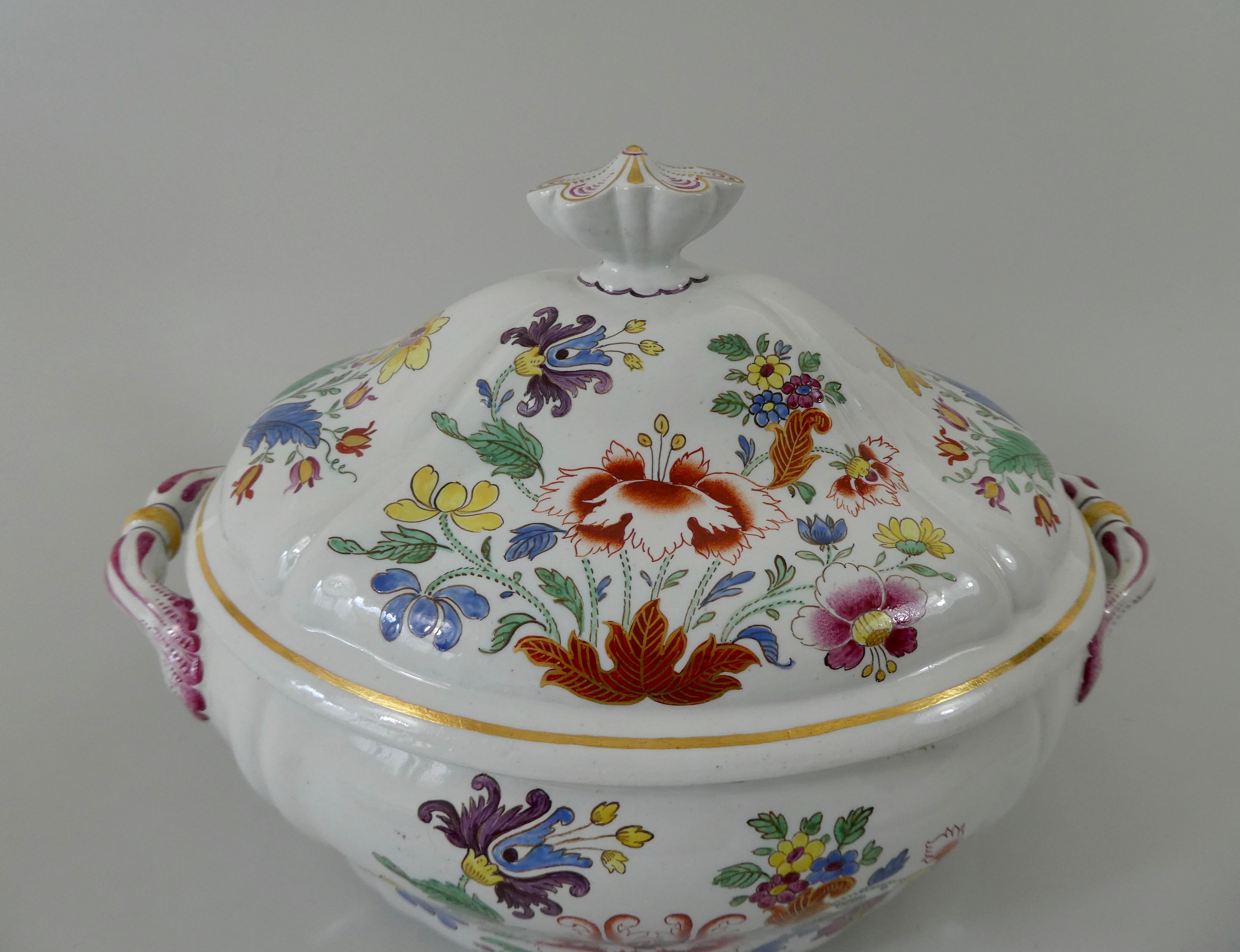 Doccia Porcelain Tureen, Cover and Stand, Tulipano Pattern, circa 1770 1