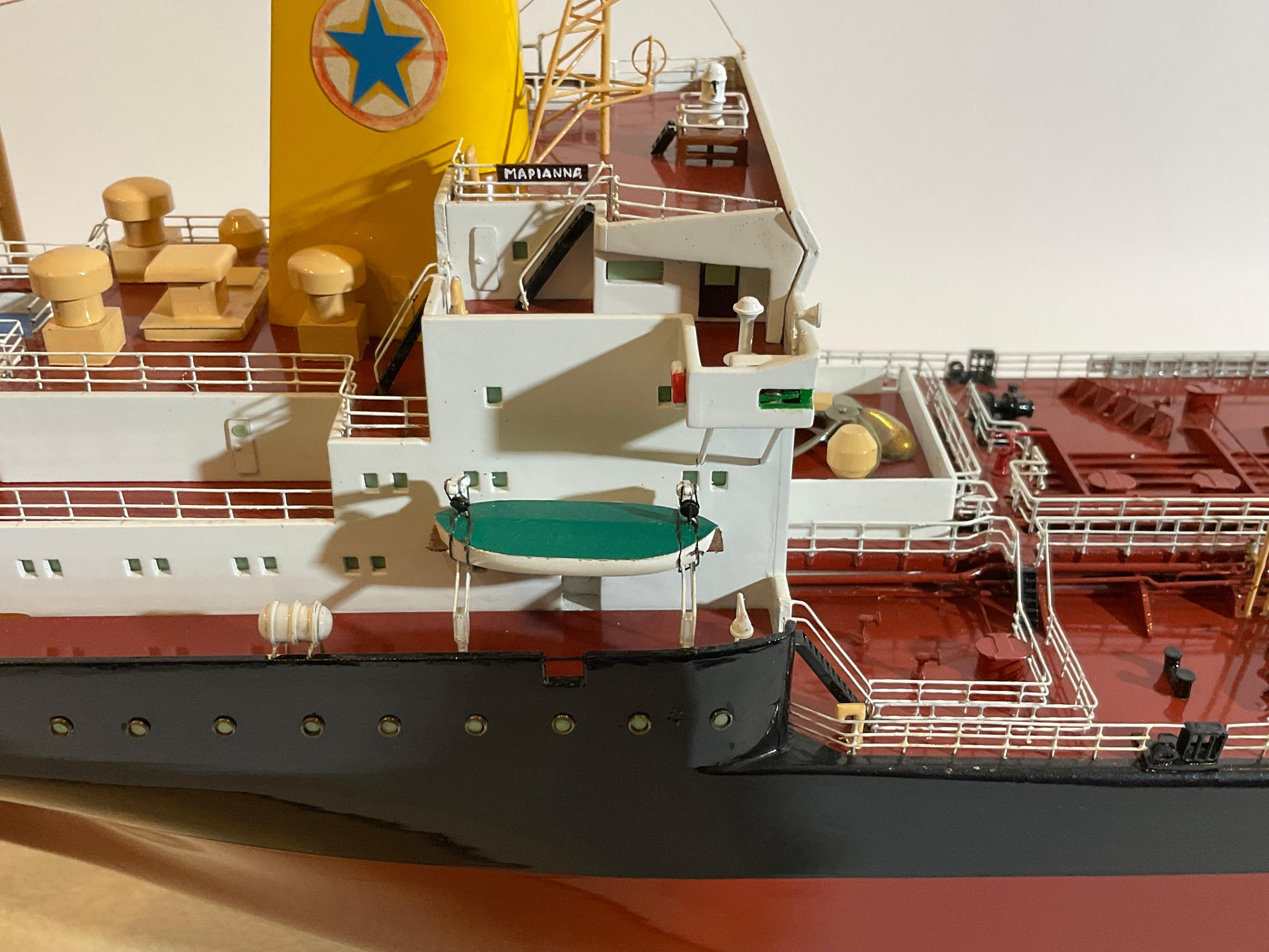 Modello di petroliera Marianna realizzato dai costruttori del cantiere navale 4