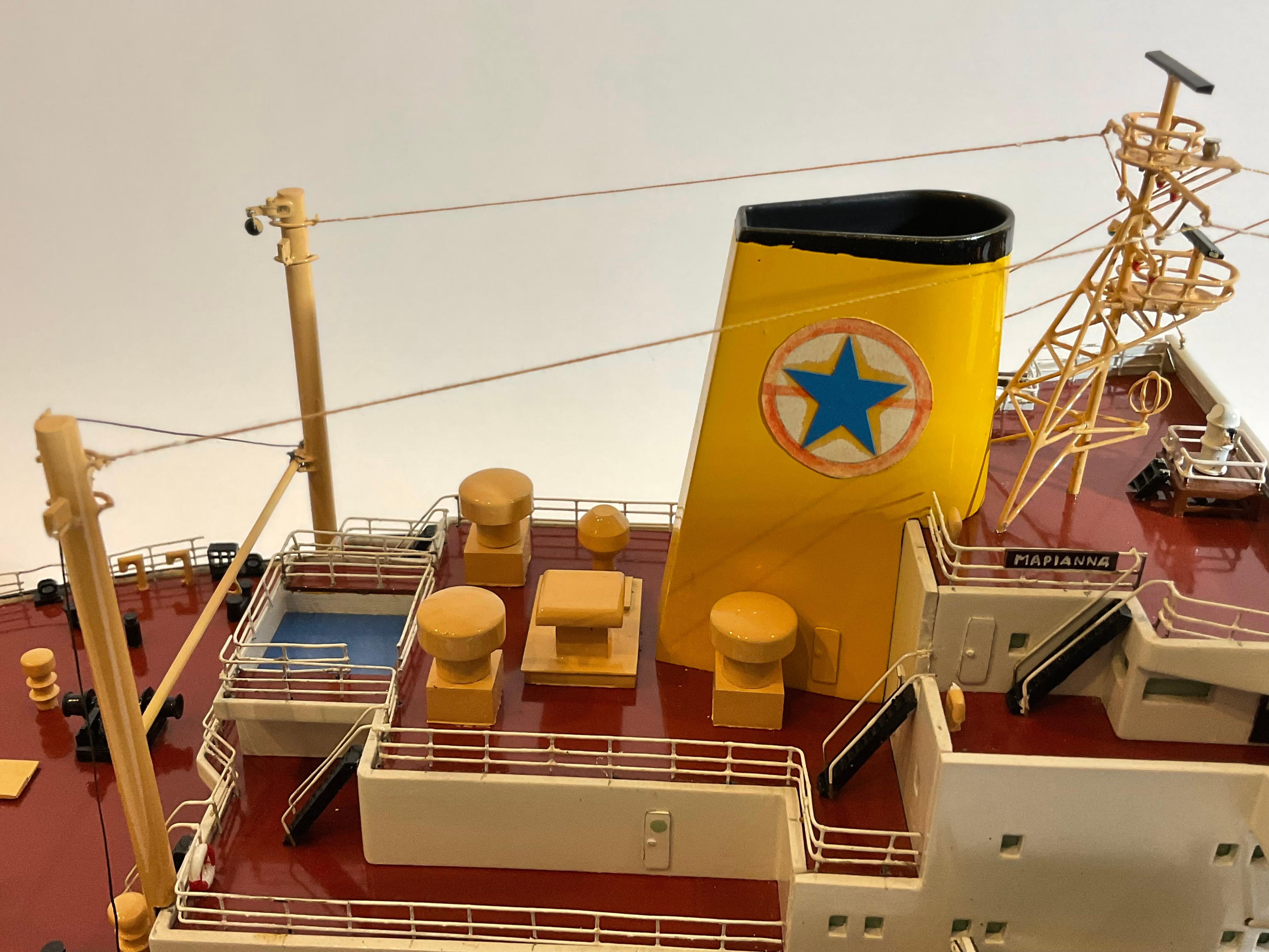 Modello di petroliera Marianna realizzato dai costruttori del cantiere navale 6