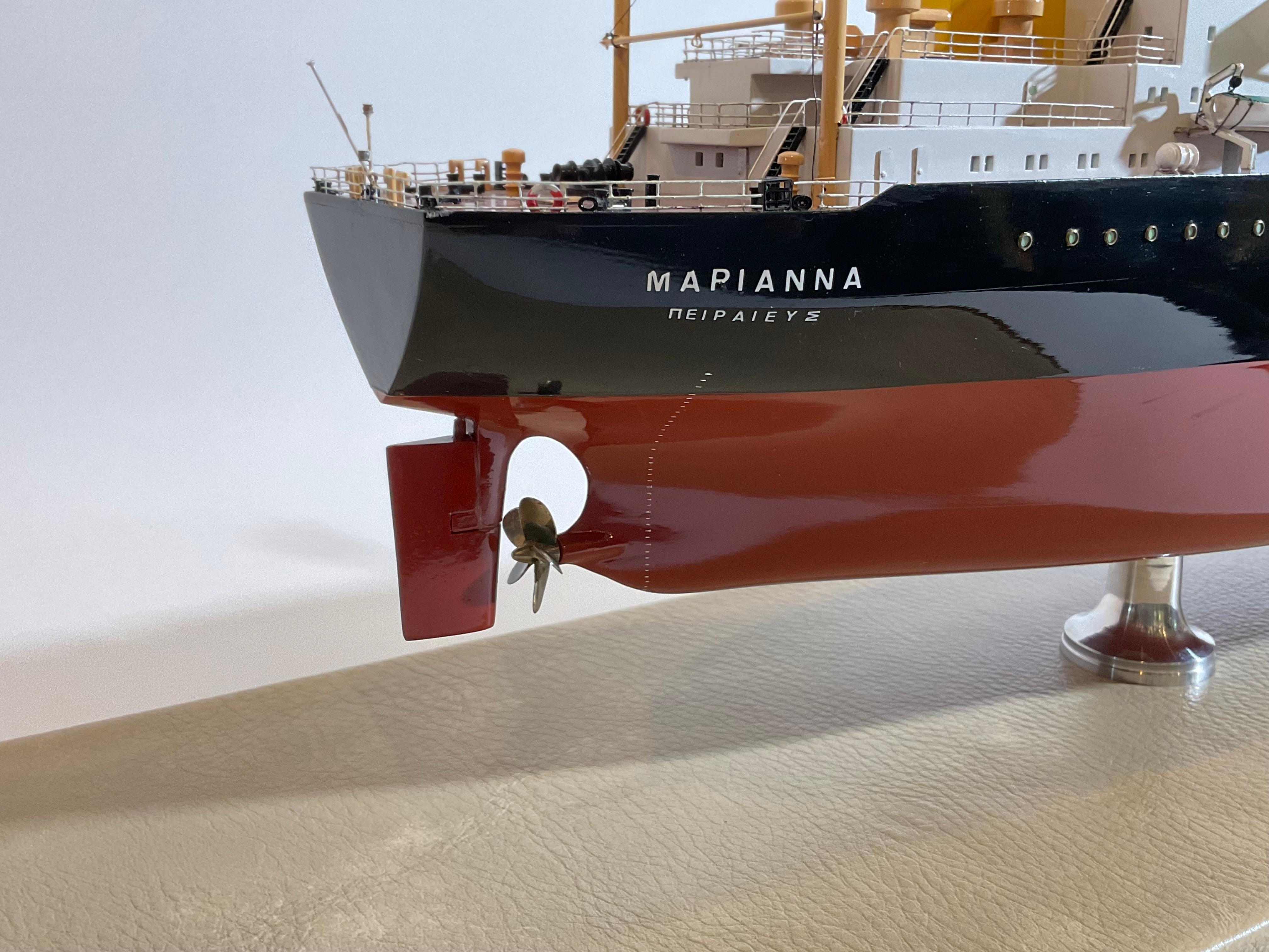 Modello di petroliera Marianna realizzato dai costruttori del cantiere navale 8