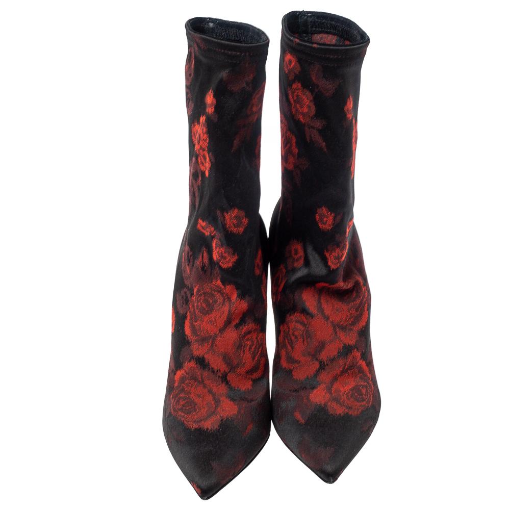 Crafted in Italy, this pair of Dolce & Gabbana boots is beautifully designed with rose jacquard fabric. They have pointed toes and a sleek silhouette. The 10.5 cm heels make them perfect for dresses and trousers. Sturdy soles and leather-lined
