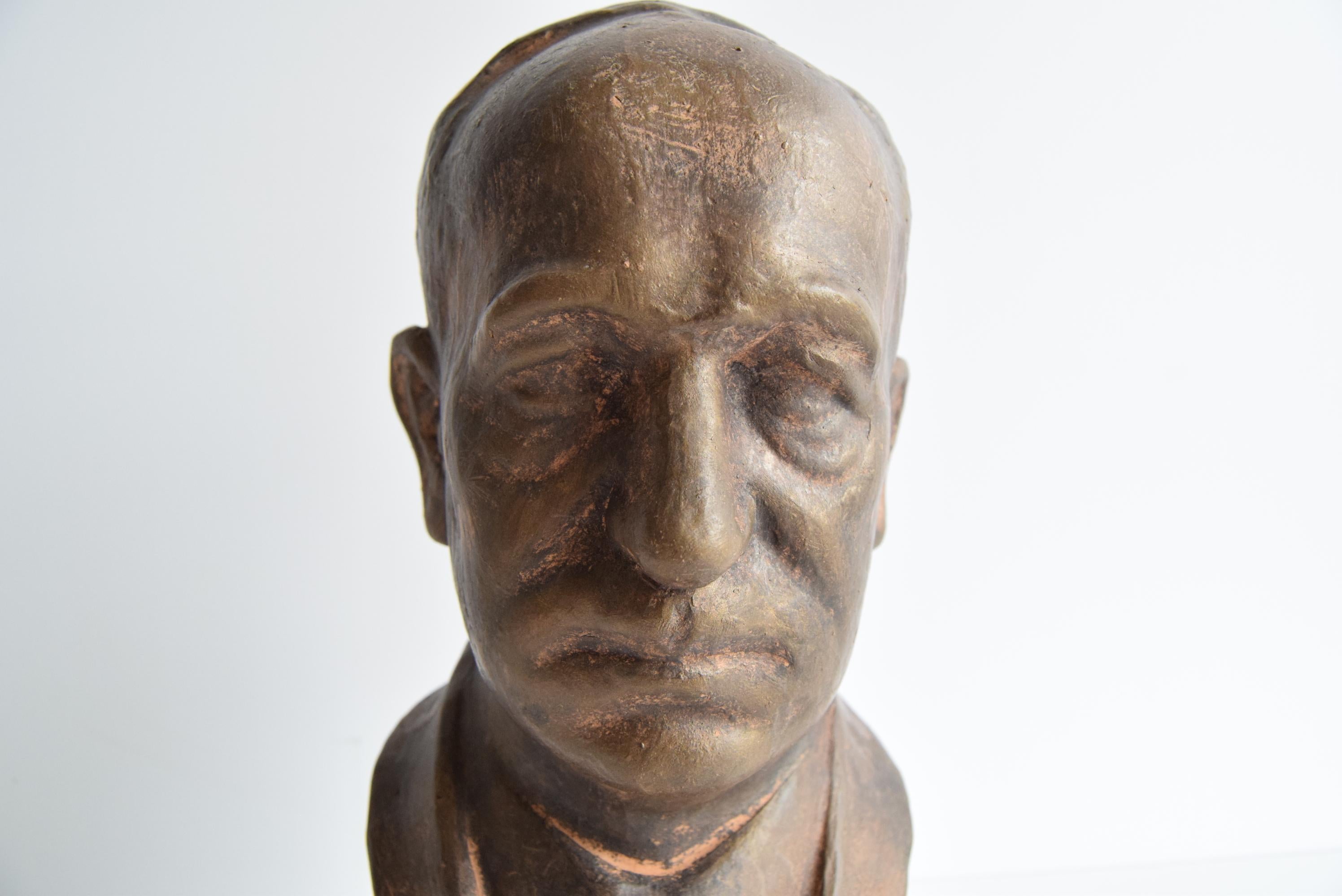 Busto in ceramica del dottor Edvard Beneš, anni '50 circa. in vendita 3