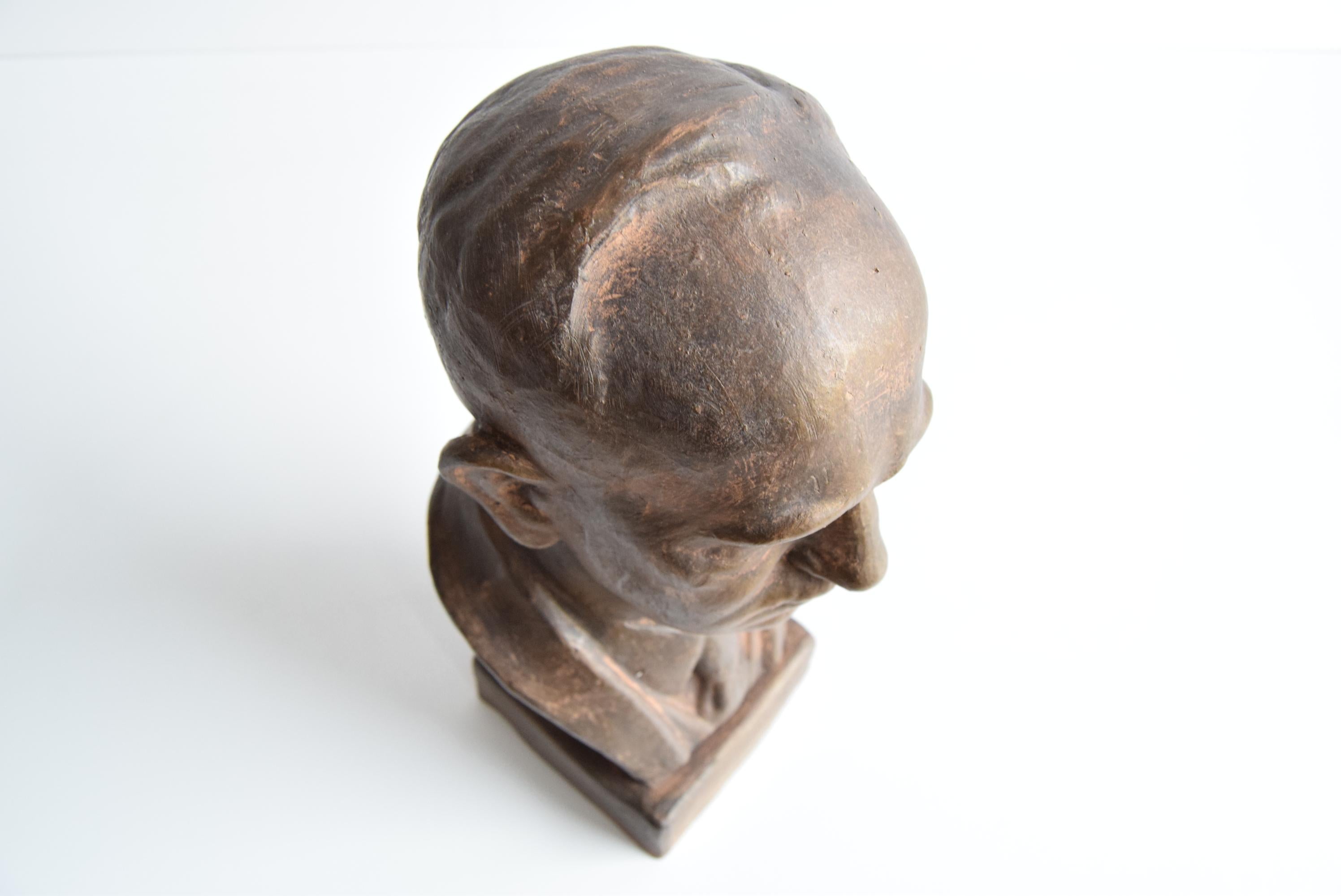 Busto in ceramica del dottor Edvard Beneš, anni '50 circa. in vendita 6