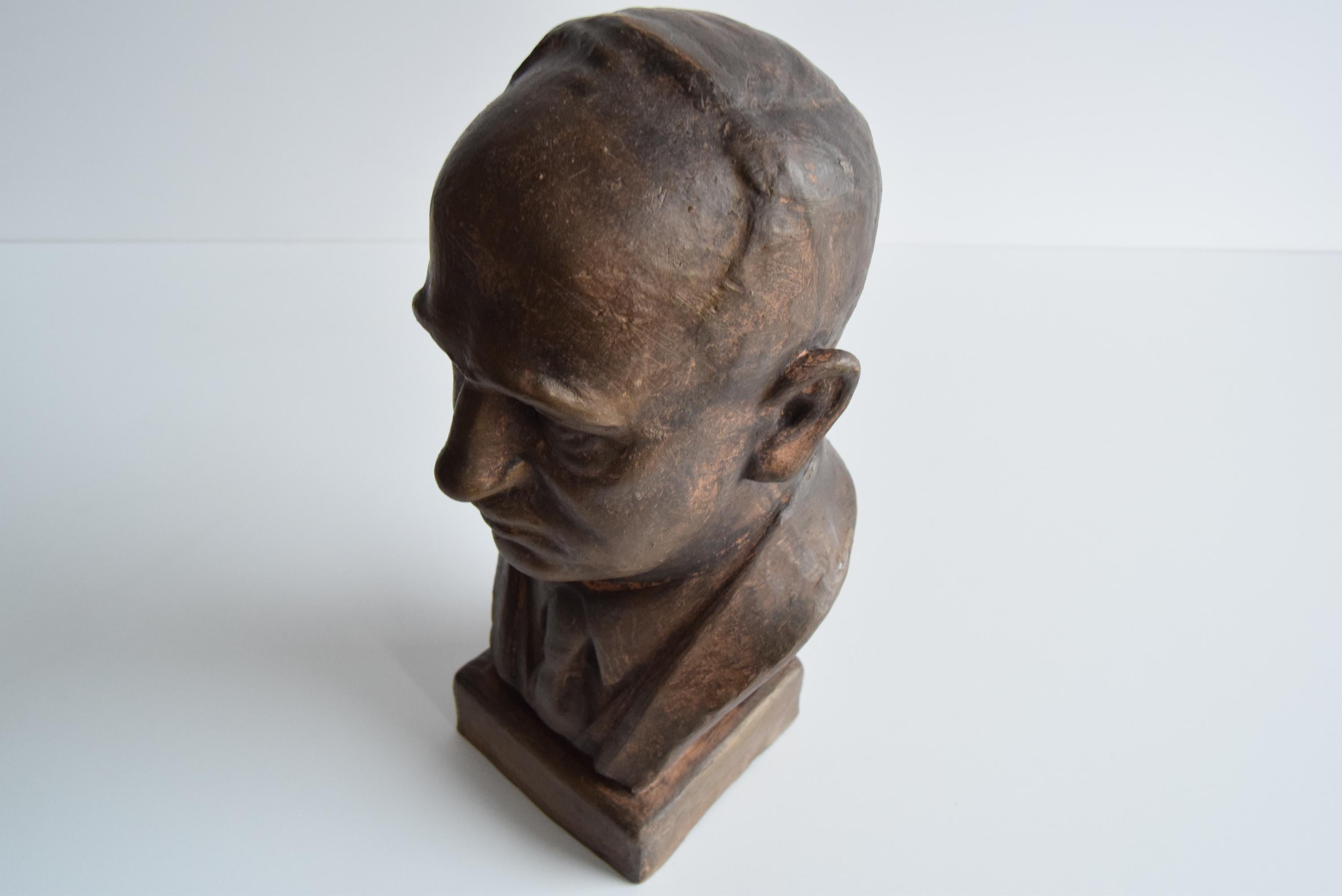 Busto in ceramica del dottor Edvard Beneš, anni '50 circa. in vendita 7