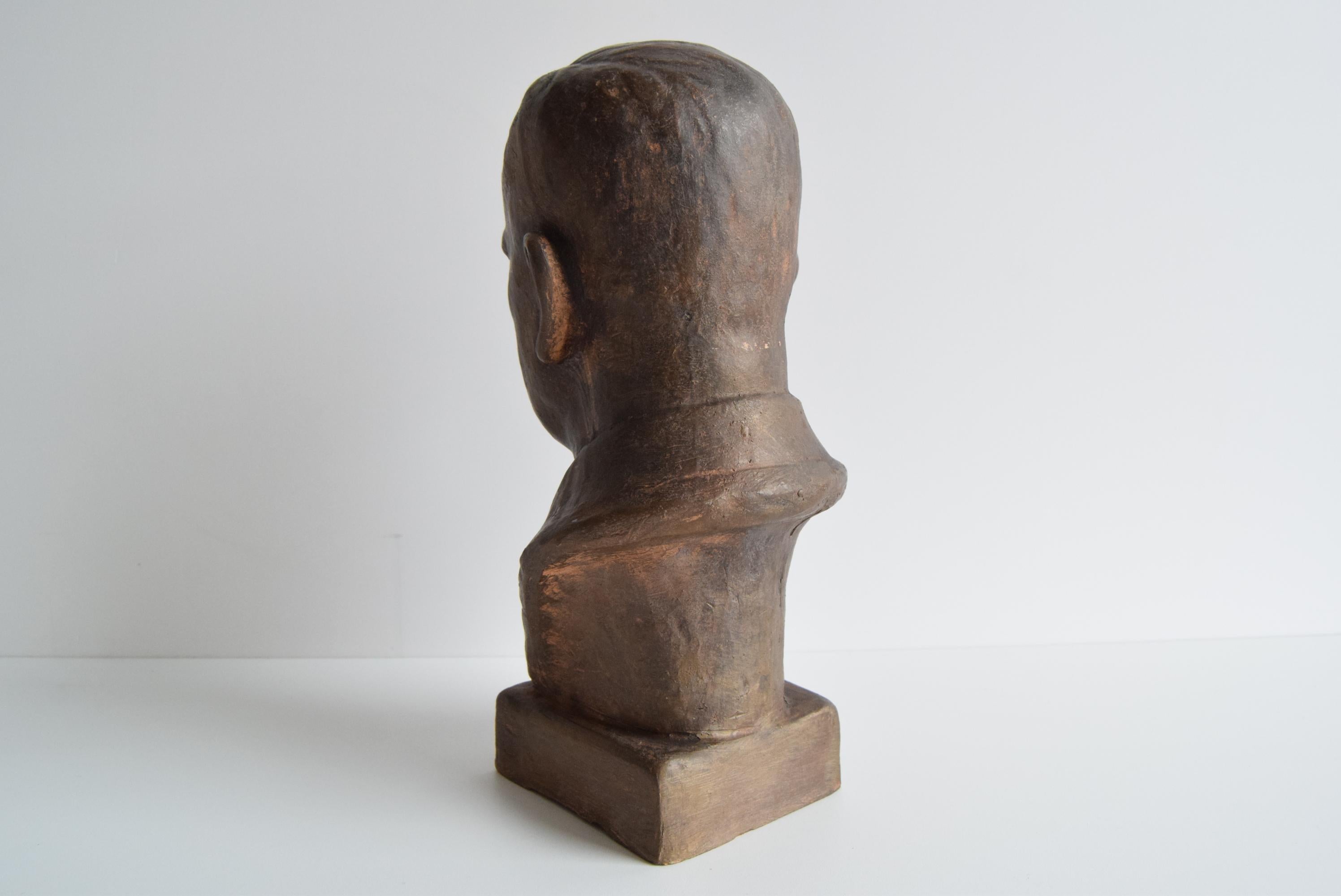 Metà XX secolo Busto in ceramica del dottor Edvard Beneš, anni '50 circa. in vendita