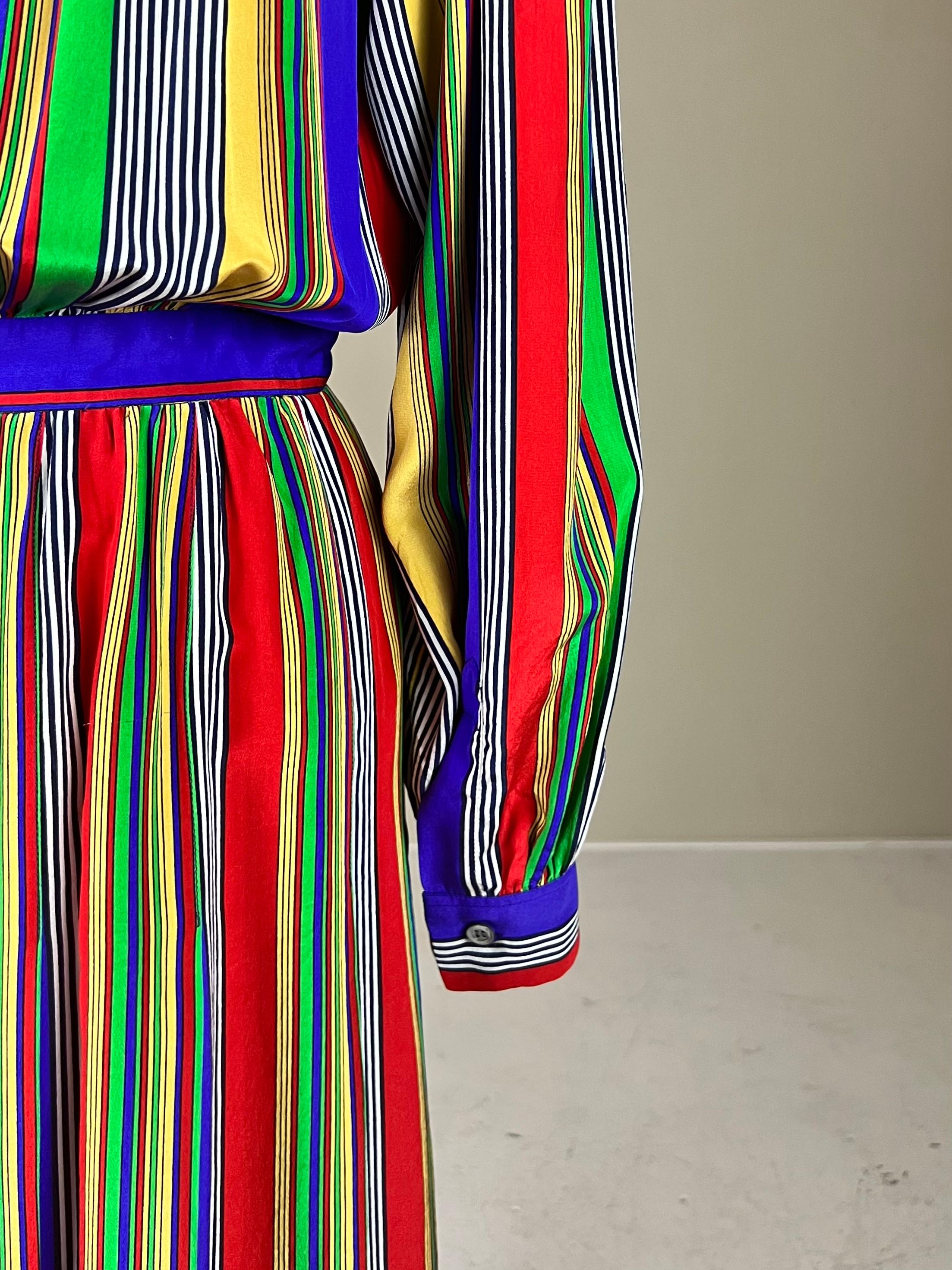 Dokumentiertes mehrfarbig gestreiftes Kleid von Yves Saint Laurent, 1982 im Angebot 8