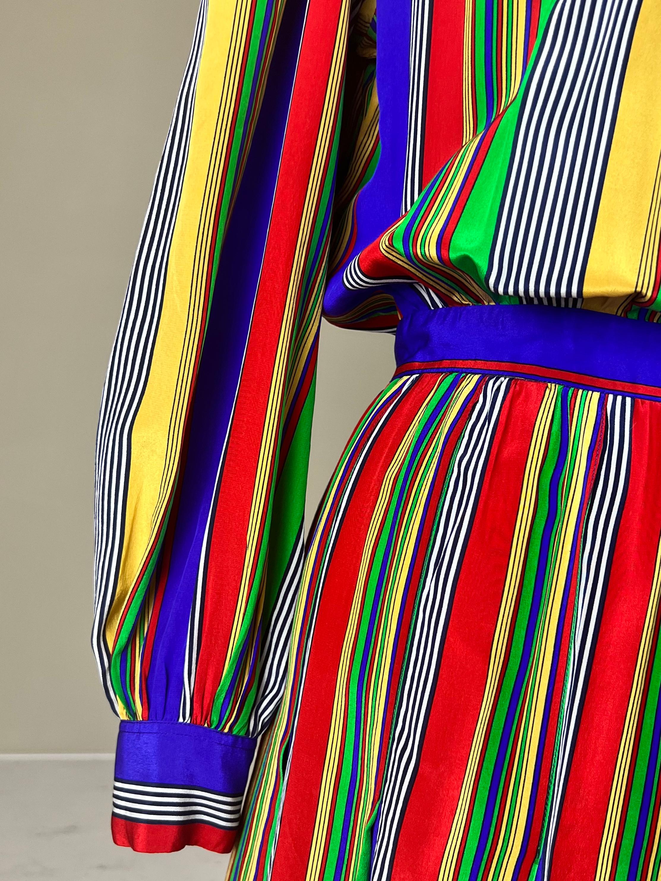 Robe à rayures multicolore documentée Yves Saint Laurent, 1982 Pour femmes en vente