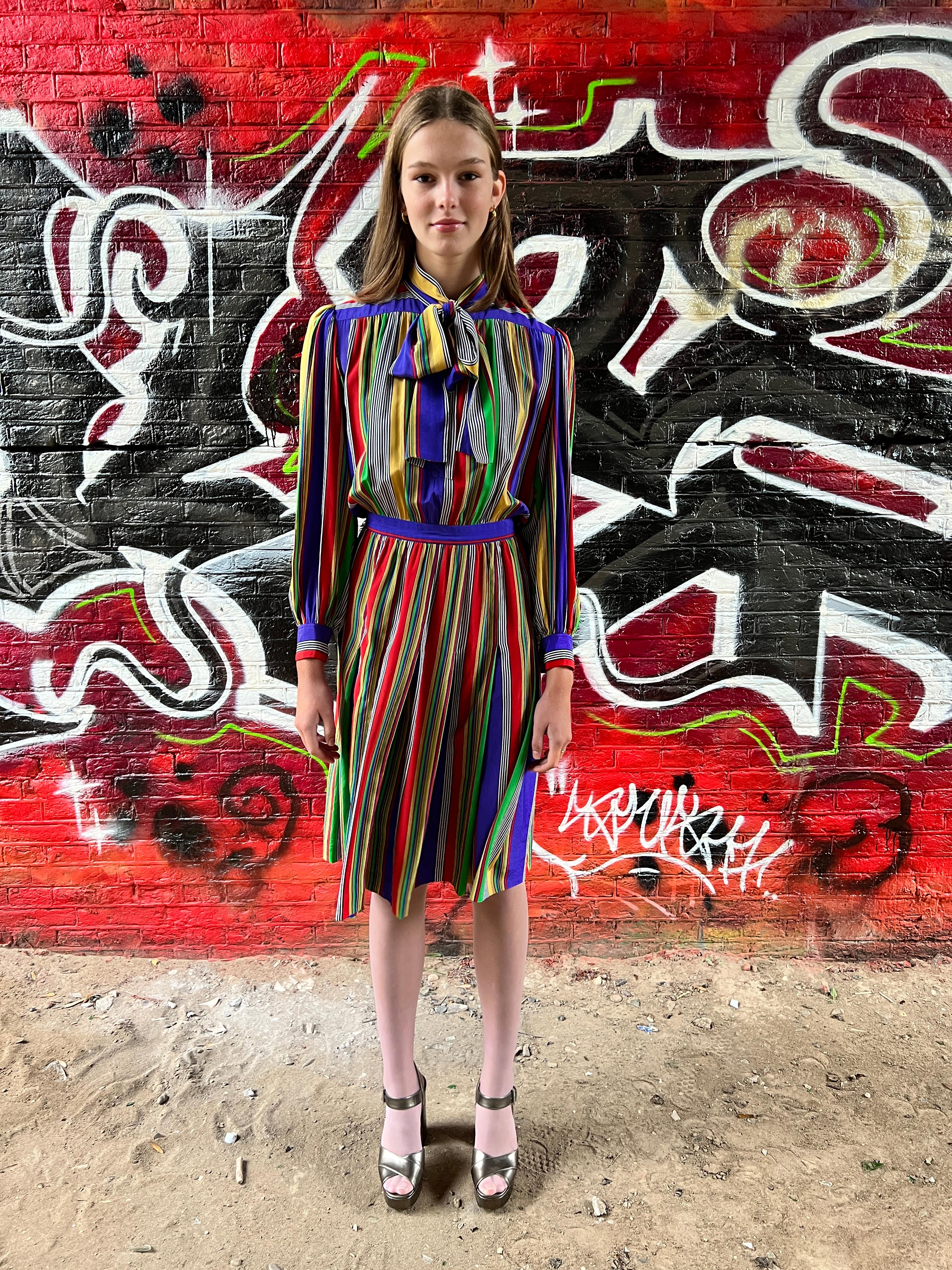 Dokumentiertes mehrfarbig gestreiftes Kleid von Yves Saint Laurent, 1982 (Braun) im Angebot