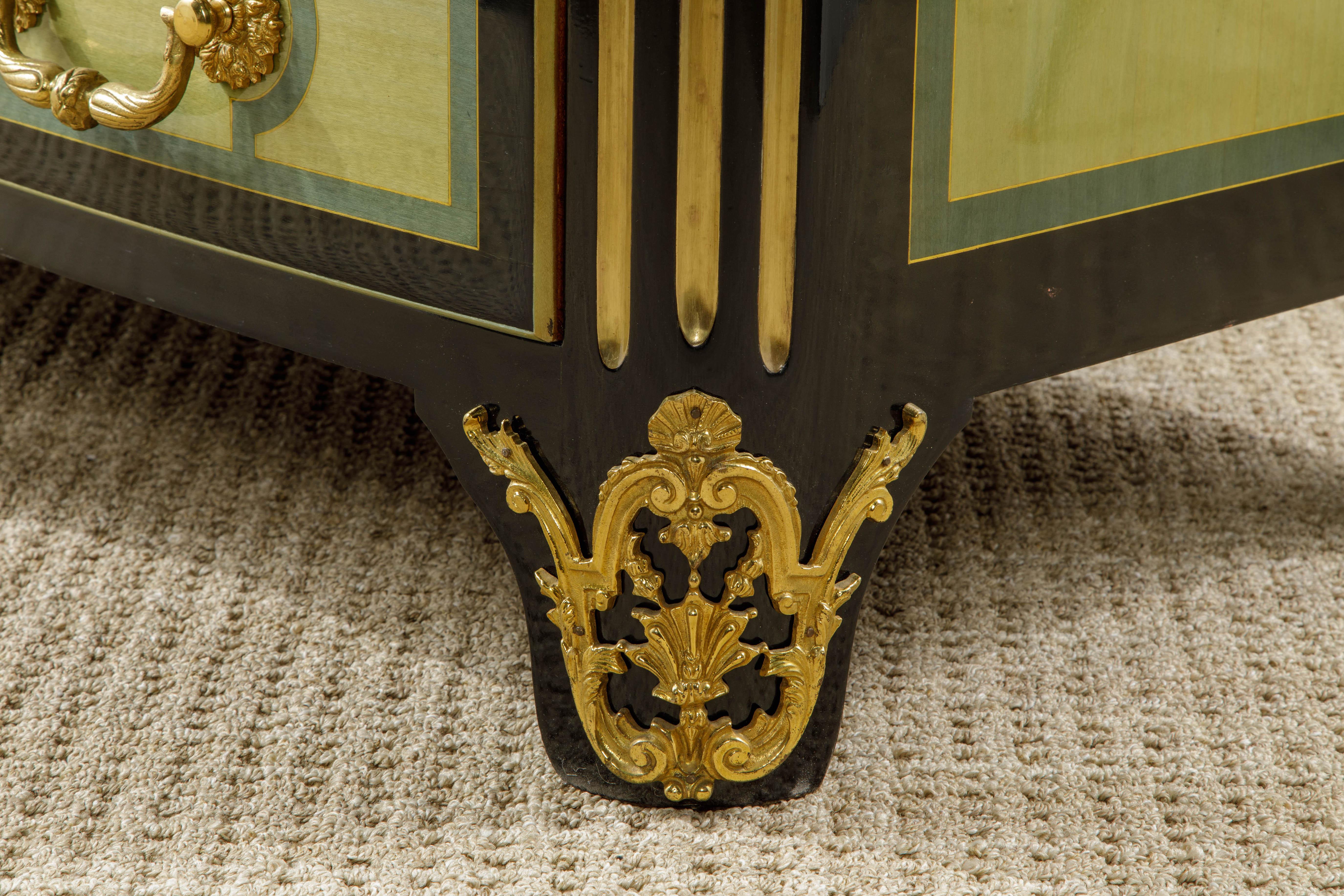 Commode de style Régence documentée et importante de la Maison Jansen montée en bronze doré, vers 1950 en vente 10