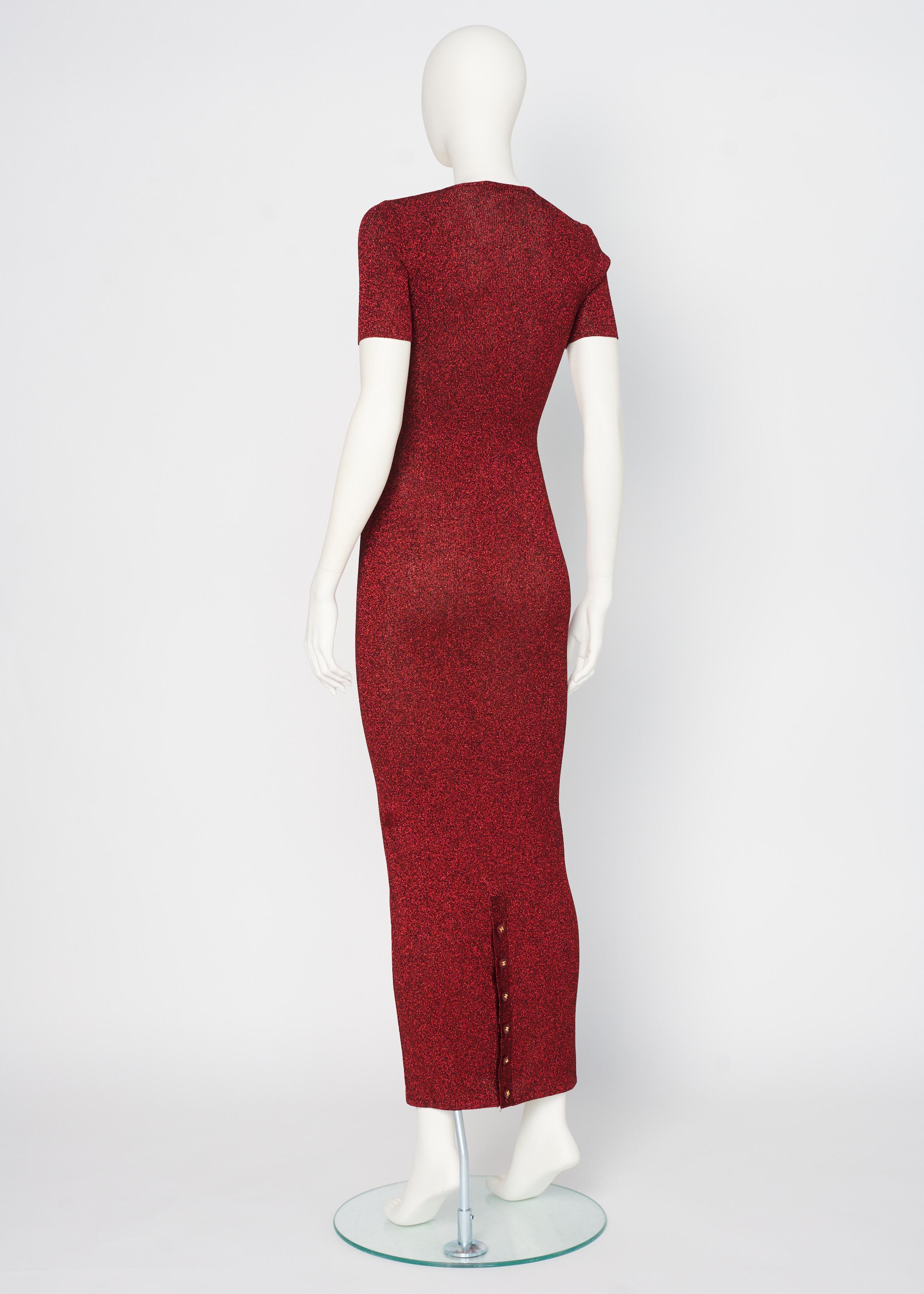 Dokumentiert Chanel by Karl Lagerfeld Laufsteg Metallisches Maxikleid aus Rippstrick, FW96 im Angebot 6