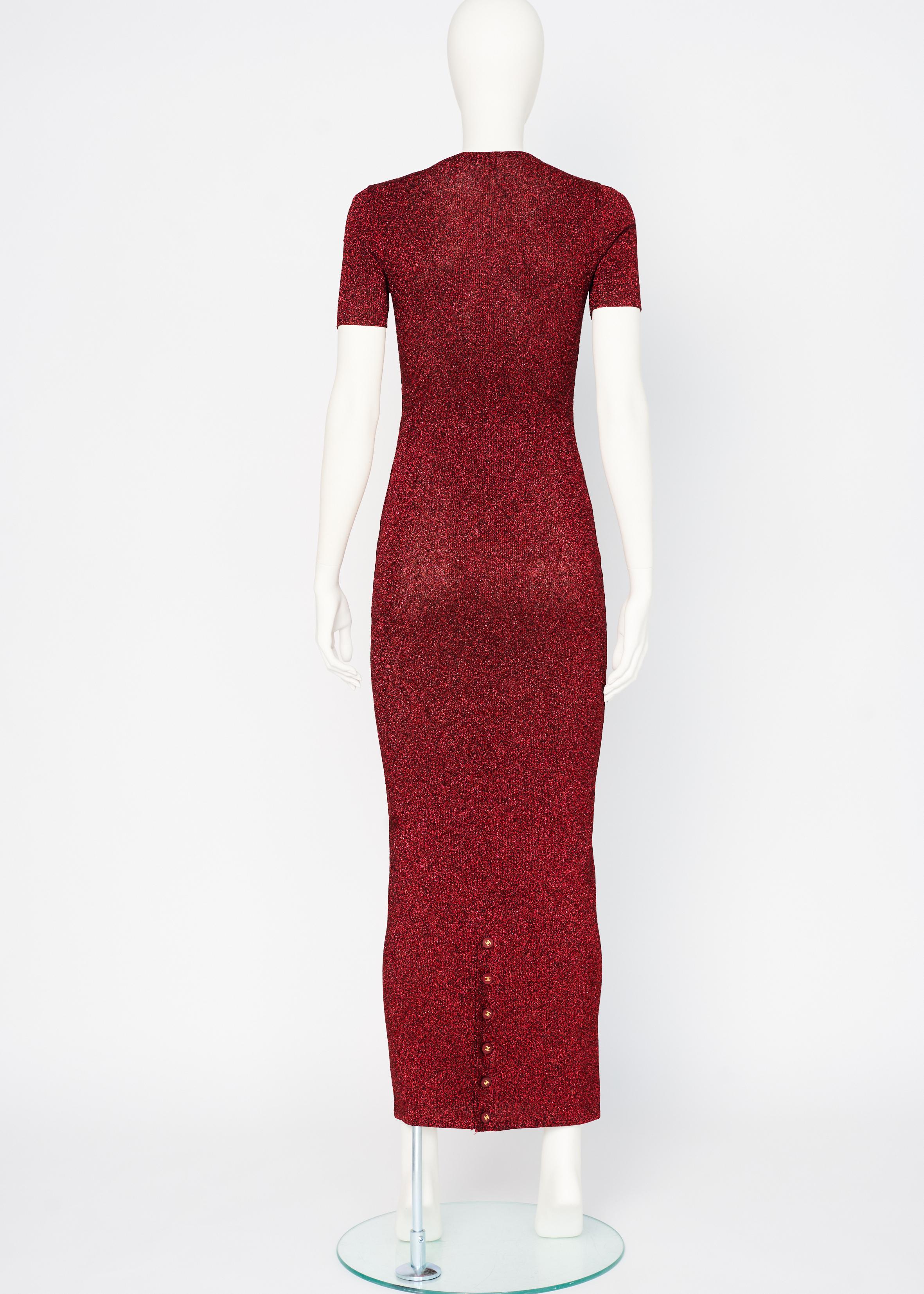 Dokumentiert Chanel by Karl Lagerfeld Laufsteg Metallisches Maxikleid aus Rippstrick, FW96 im Angebot 7