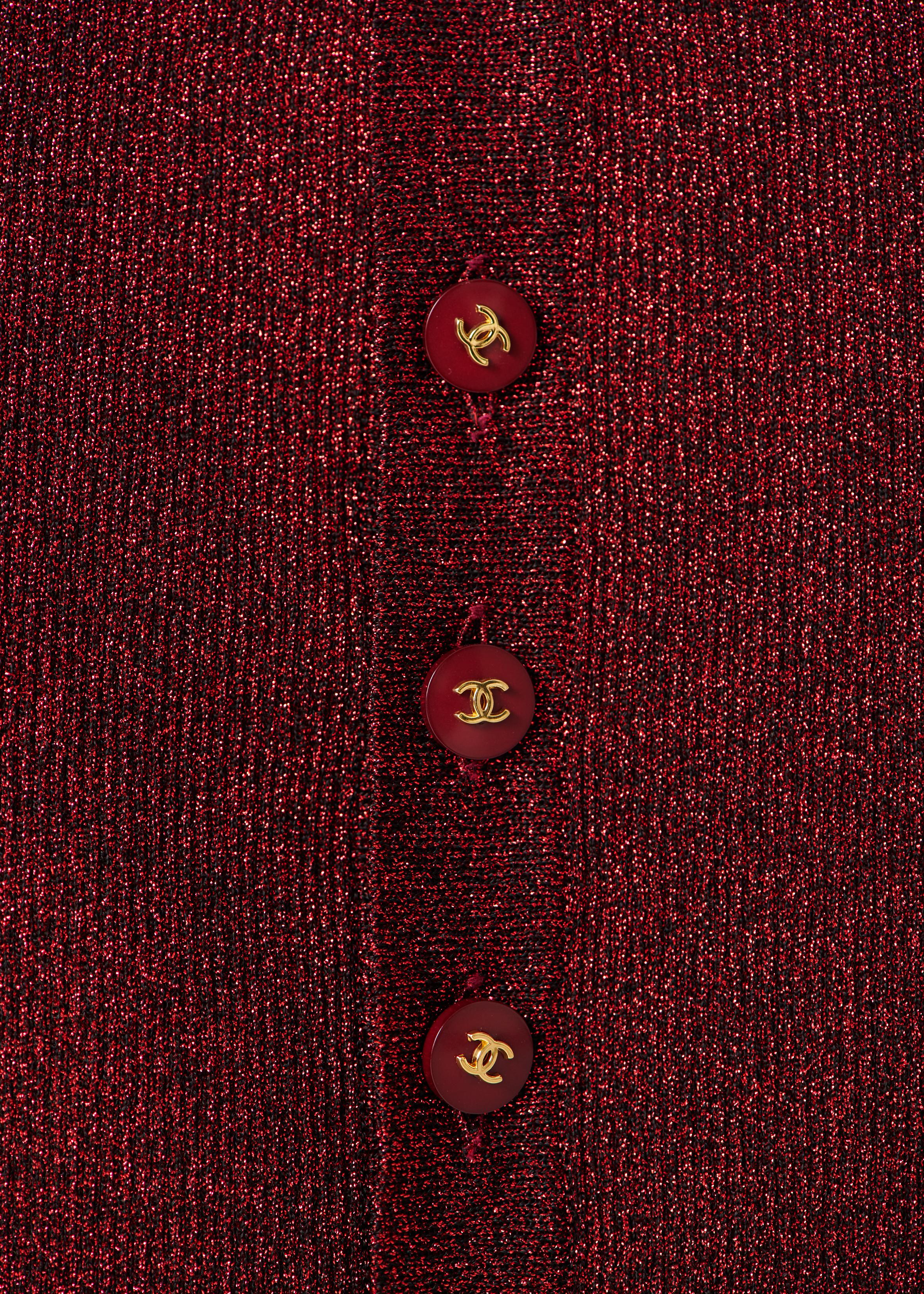 Dokumentiert Chanel by Karl Lagerfeld Laufsteg Metallisches Maxikleid aus Rippstrick, FW96 im Angebot 9