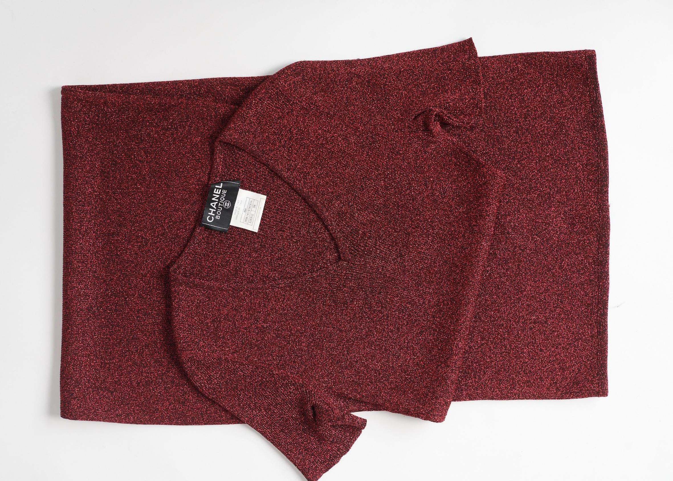 Dokumentiert Chanel by Karl Lagerfeld Laufsteg Metallisches Maxikleid aus Rippstrick, FW96 im Angebot 11