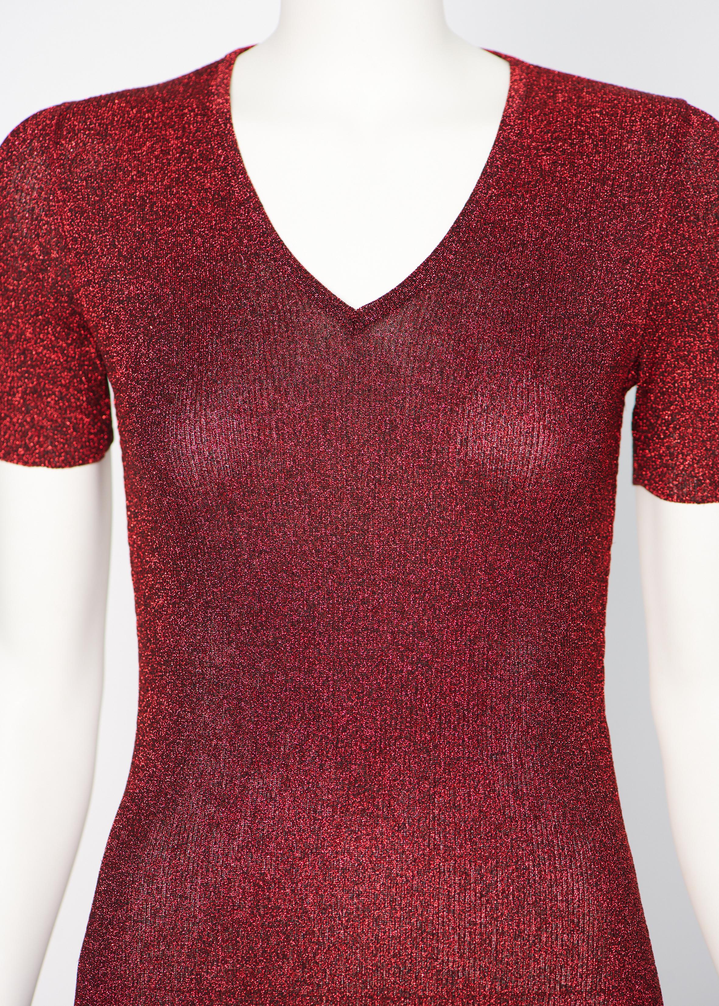 Dokumentiert Chanel by Karl Lagerfeld Laufsteg Metallisches Maxikleid aus Rippstrick, FW96 Damen im Angebot