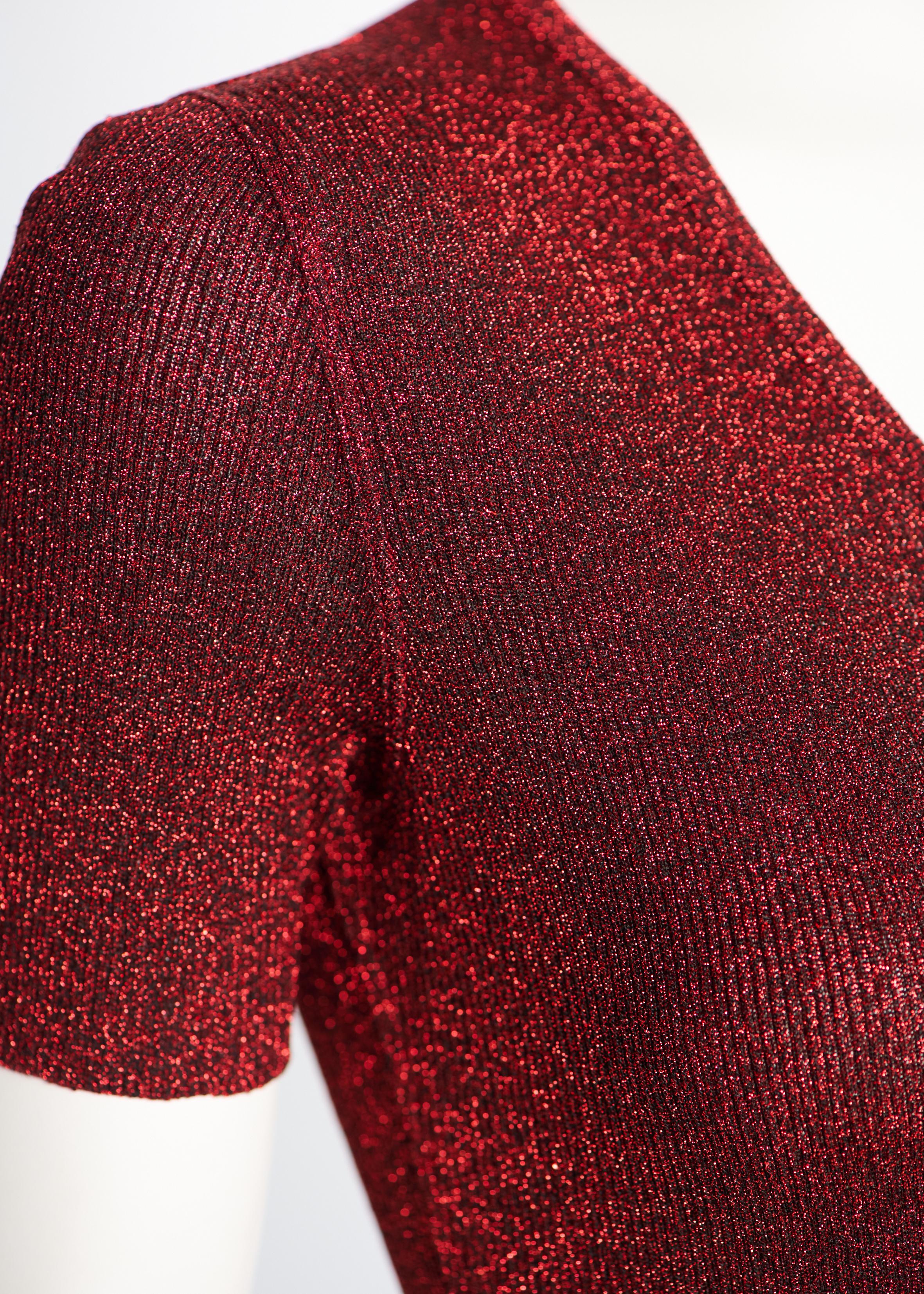 Dokumentiert Chanel by Karl Lagerfeld Laufsteg Metallisches Maxikleid aus Rippstrick, FW96 im Angebot 1