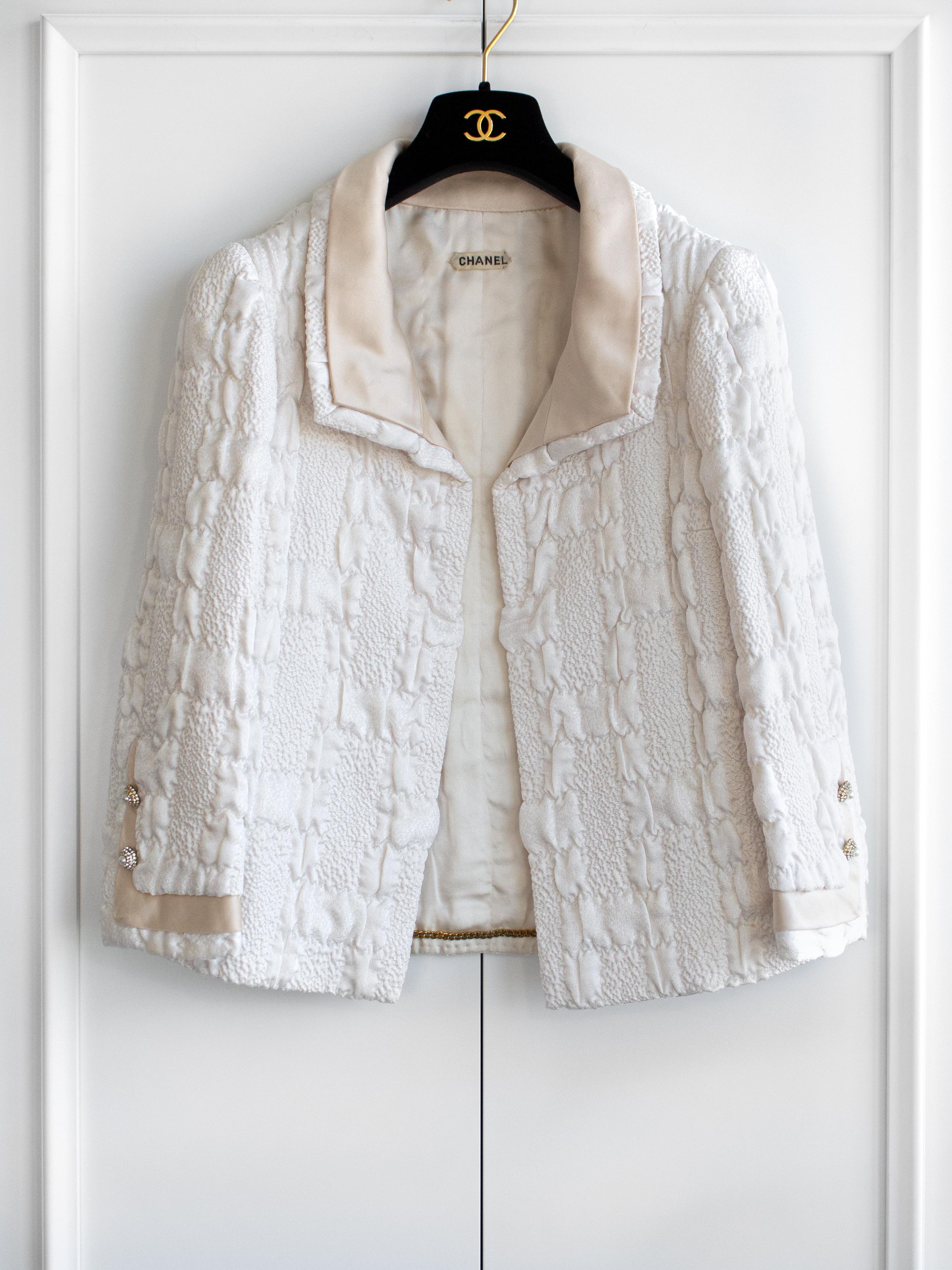 Dokumentierte Chanel Vintage Haute Couture 1965 Weiß Creme texturierte Seidenjacke im Angebot 1