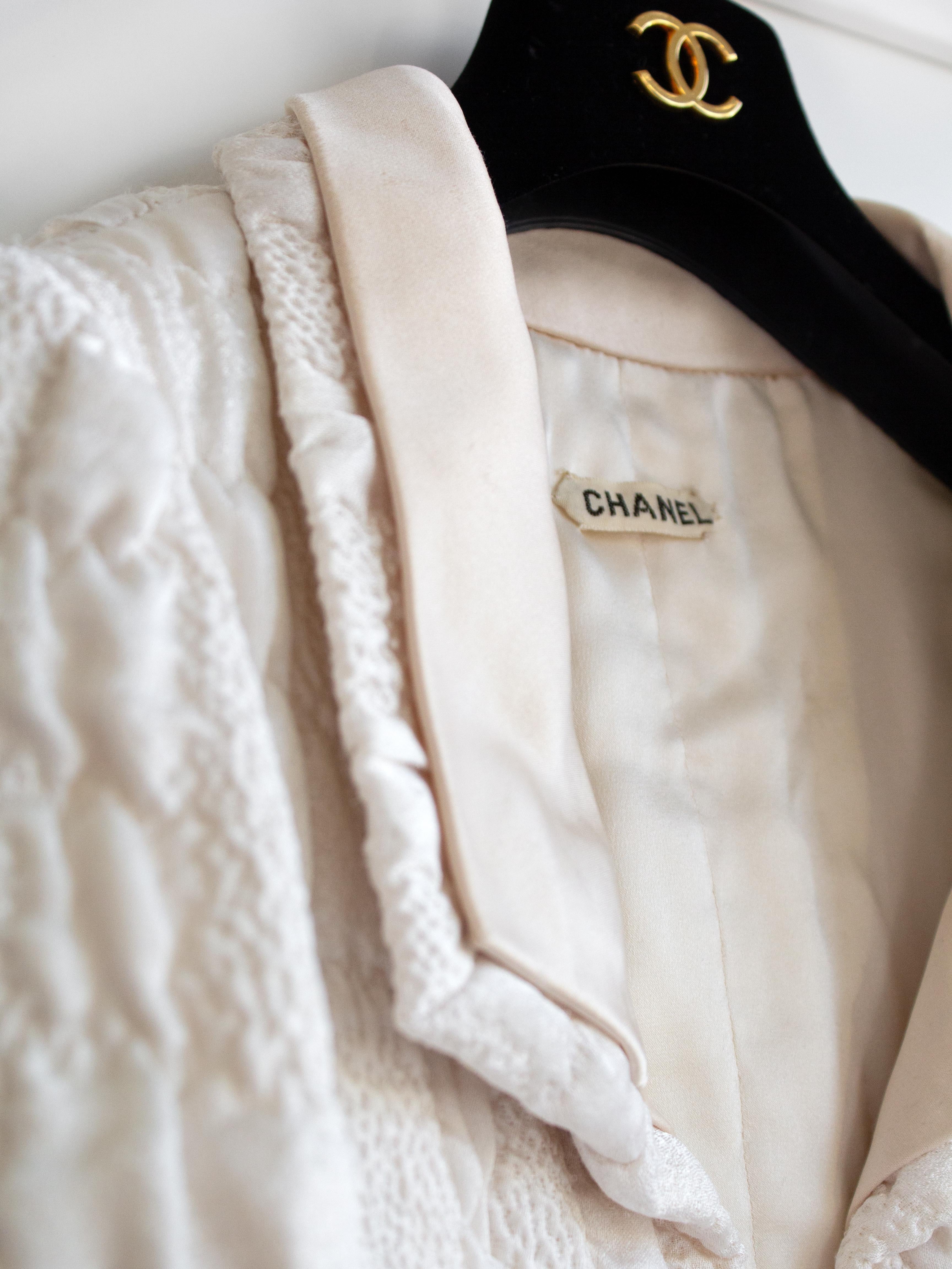 Women's Documented Chanel Vintage Haute Couture 1965 White Cream Textured Silk Jacket For Sale