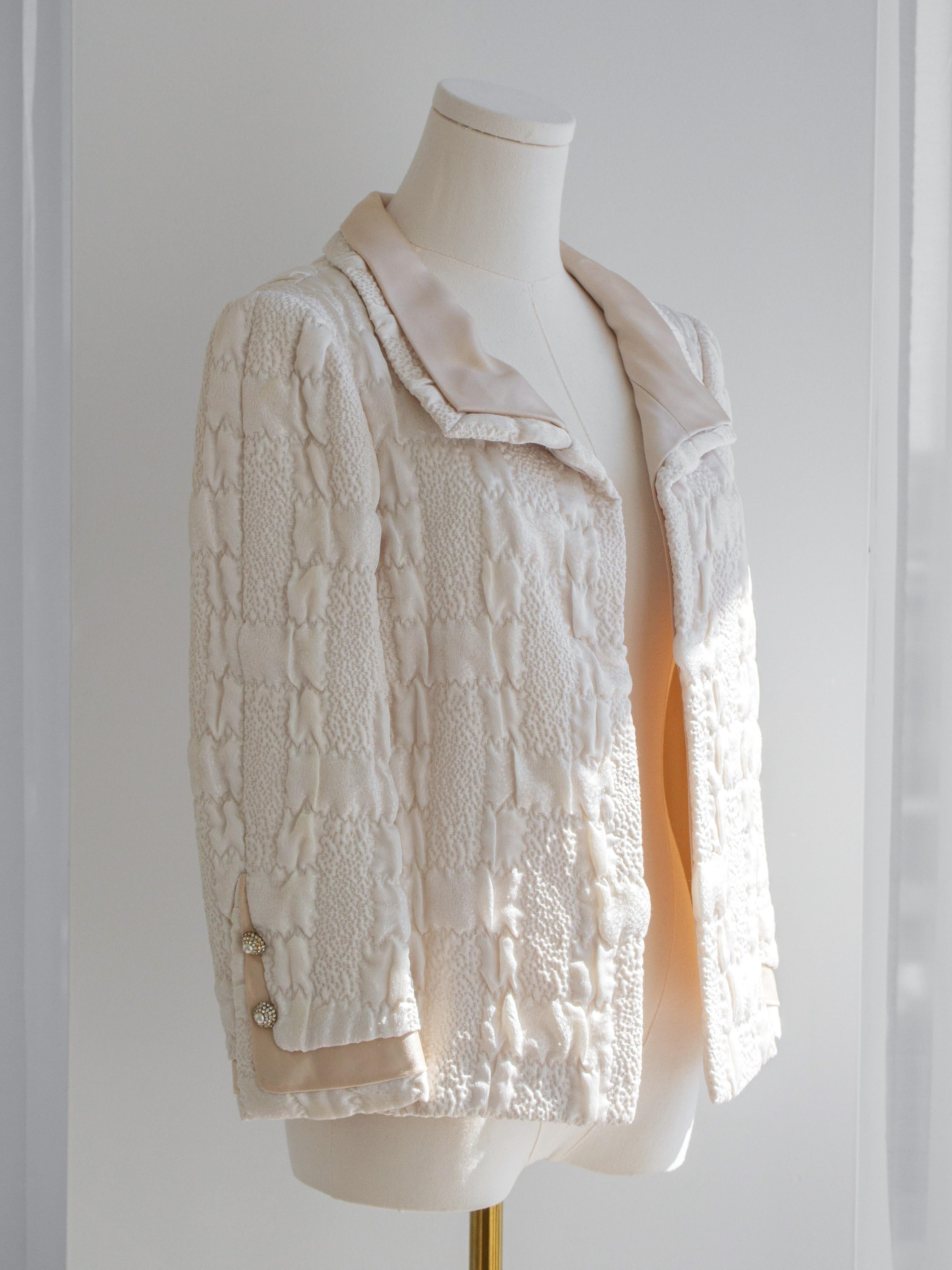Documented Chanel Vintage Haute Couture 1965 White Cream Textured Silk Jacket In Good Condition In Jersey City, NJ