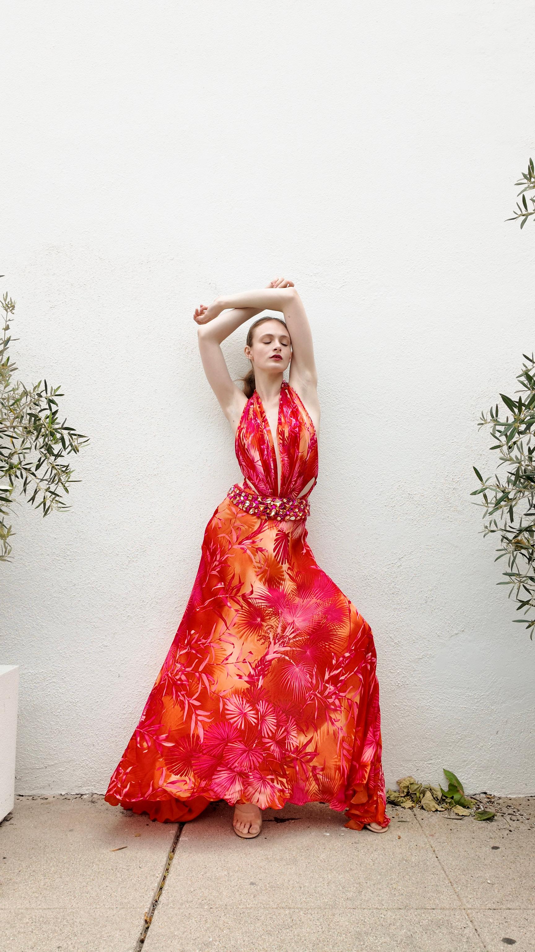Documented Gianni Versace S/S 2000 Runway Finale Gown, Magenta Palm Print For Sale 5