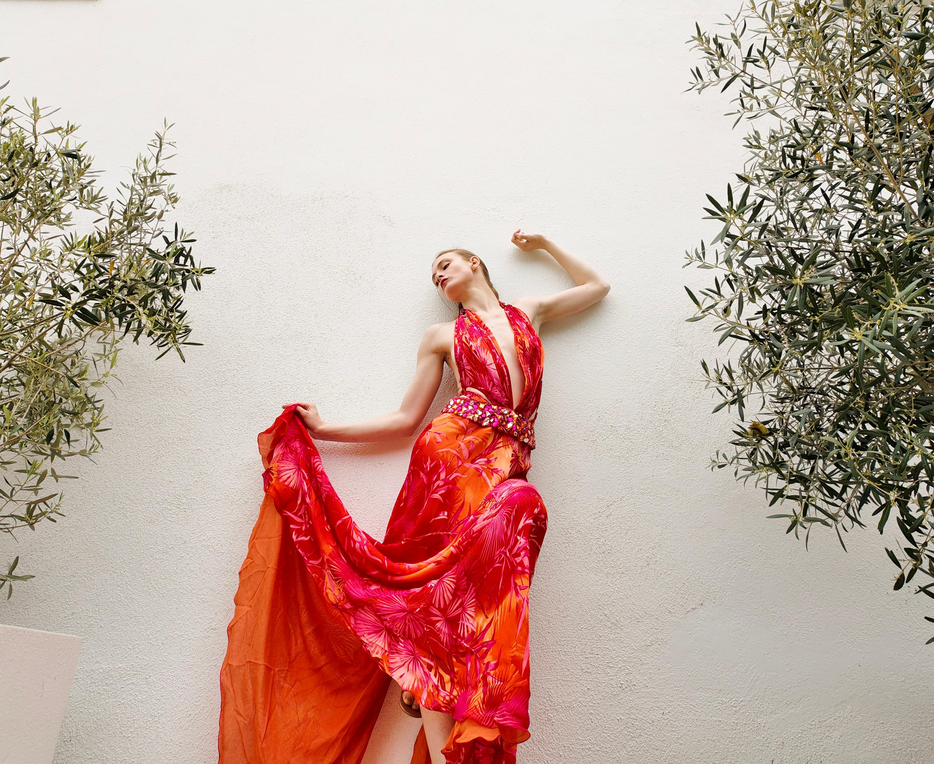 Documented Gianni Versace S/S 2000 Runway Finale Gown, Magenta Palm Print For Sale 3