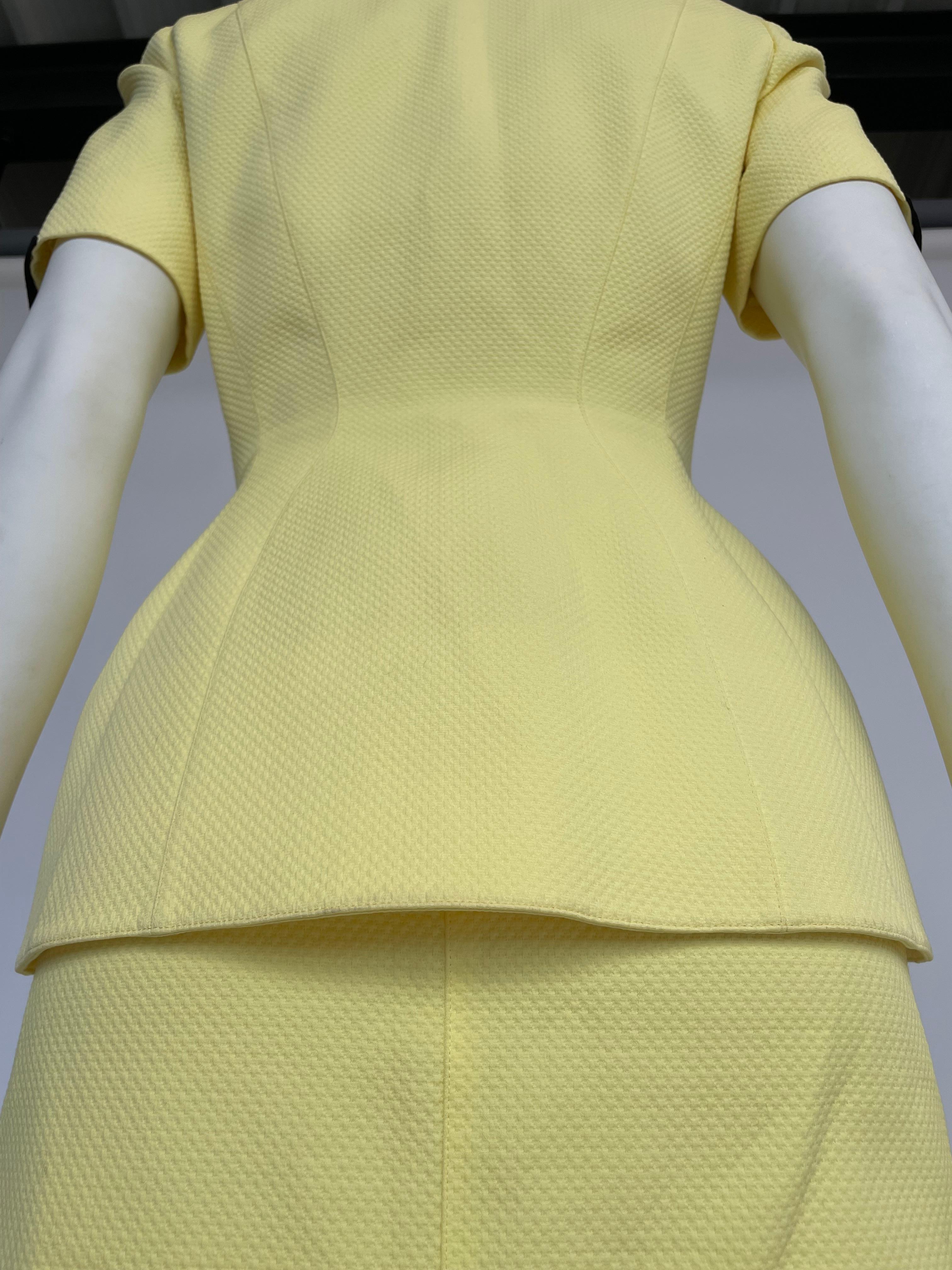 Tailleur jupe à bordure sculptée Thierry Mugler, collection Cruise 1998 7
