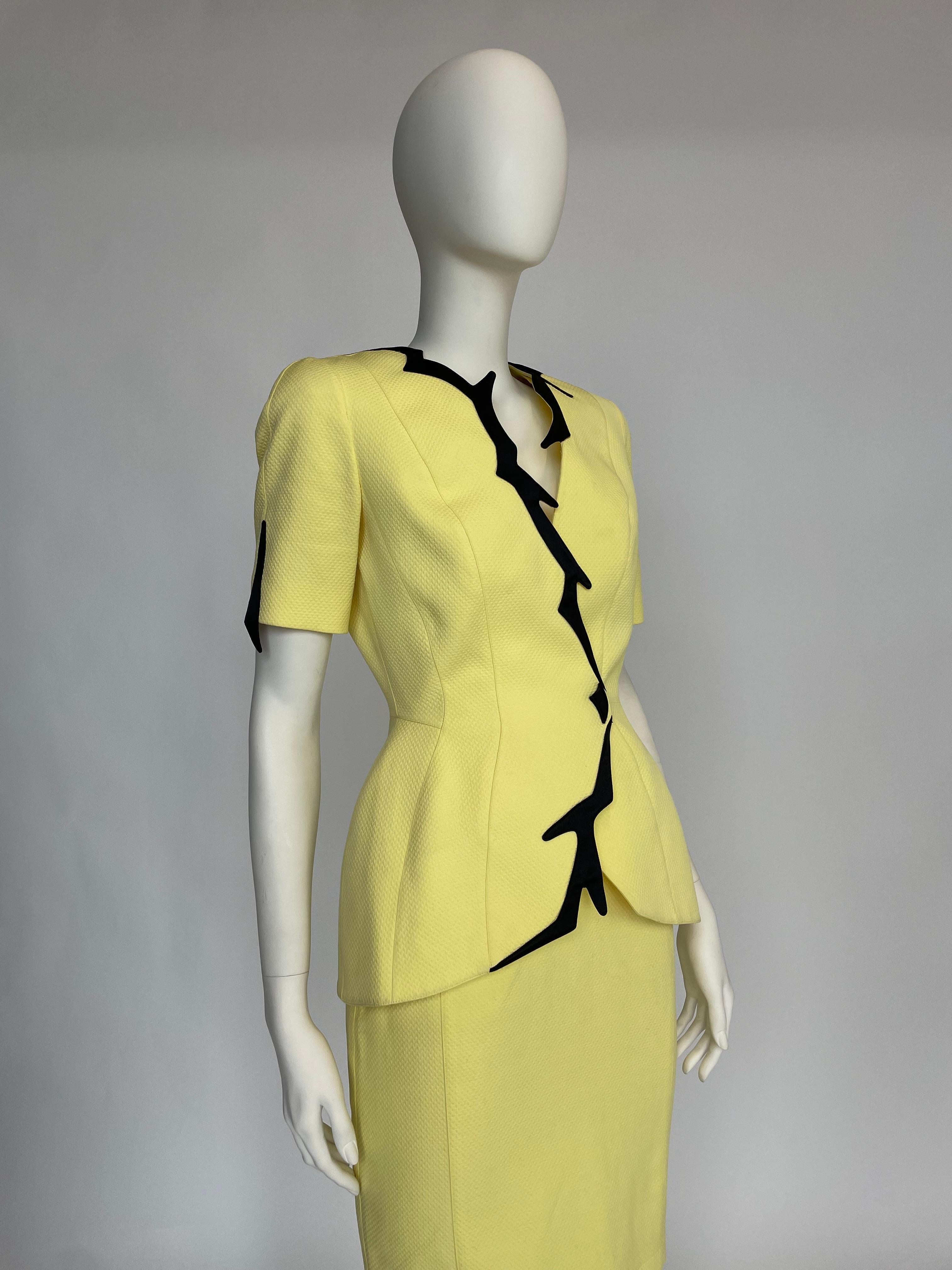 Tailleur jupe à bordure sculptée Thierry Mugler, collection Cruise 1998 9