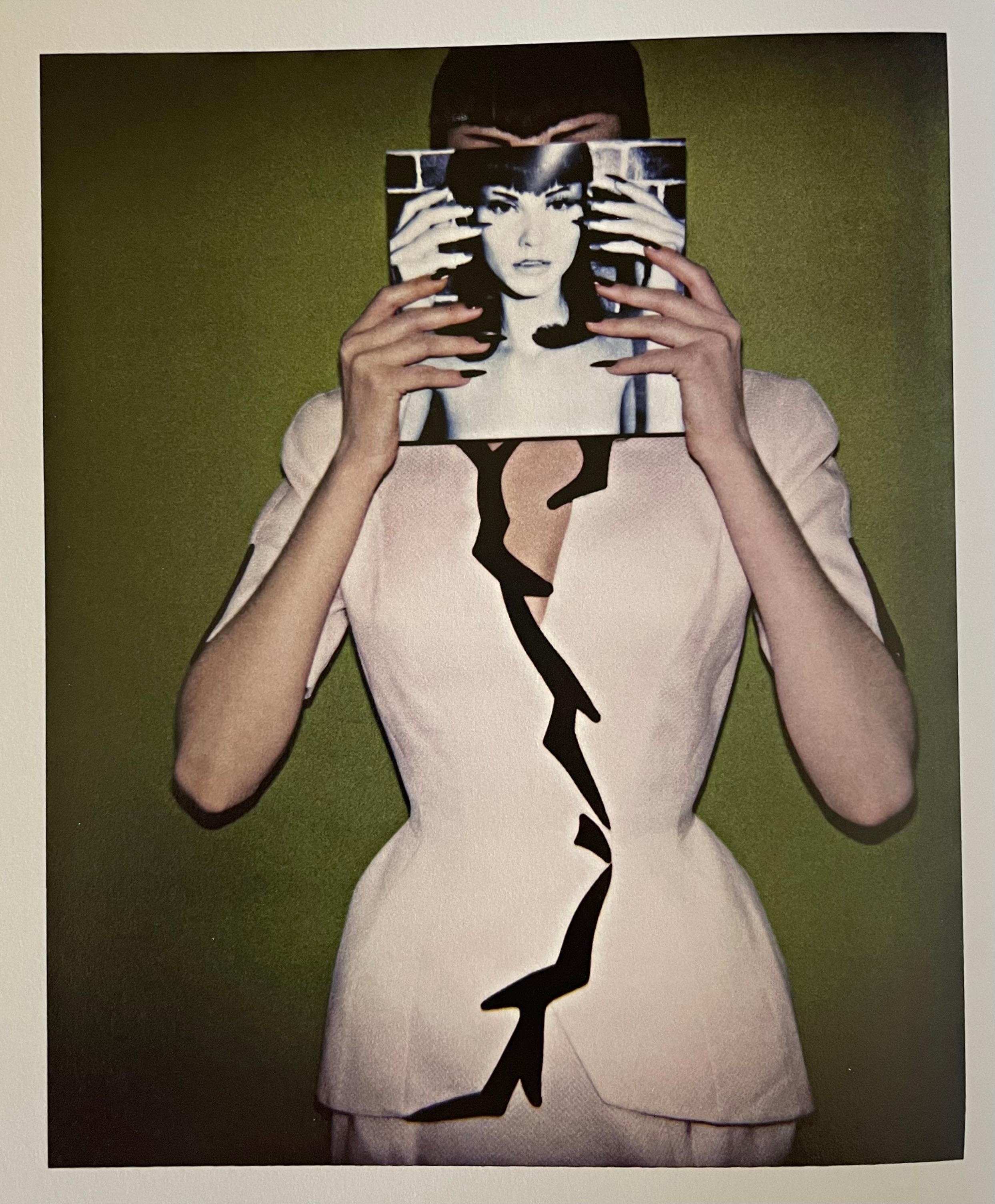 Tailleur jupe à bordure sculptée Thierry Mugler, collection Cruise 1998 10