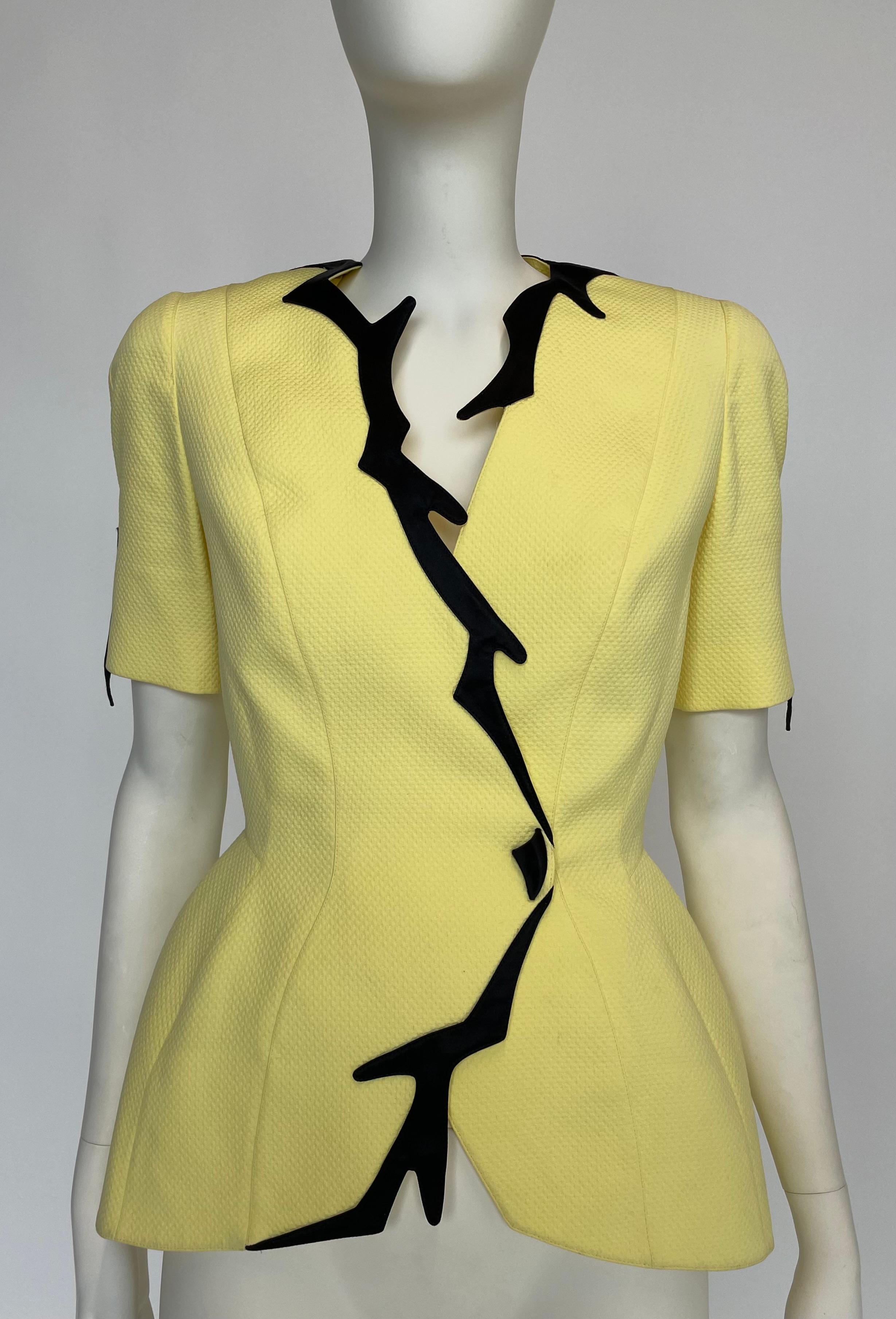 Tailleur jupe à bordure sculptée Thierry Mugler, collection Cruise 1998 11