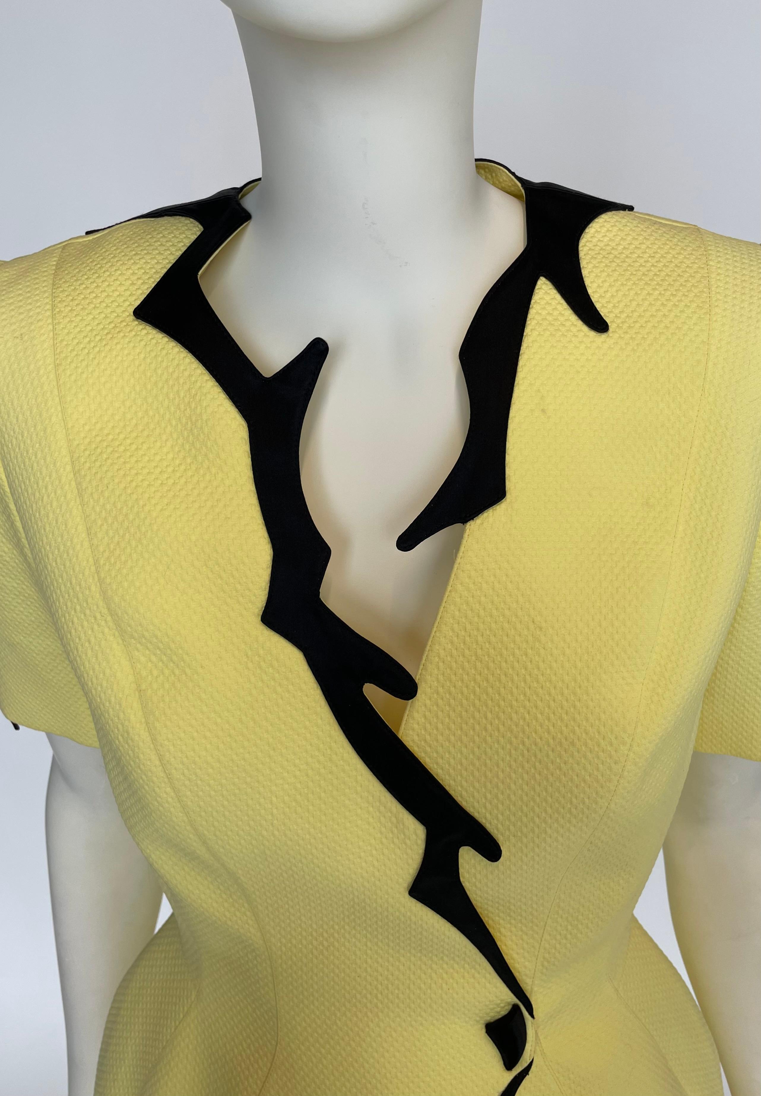 Tailleur jupe à bordure sculptée Thierry Mugler, collection Cruise 1998 12