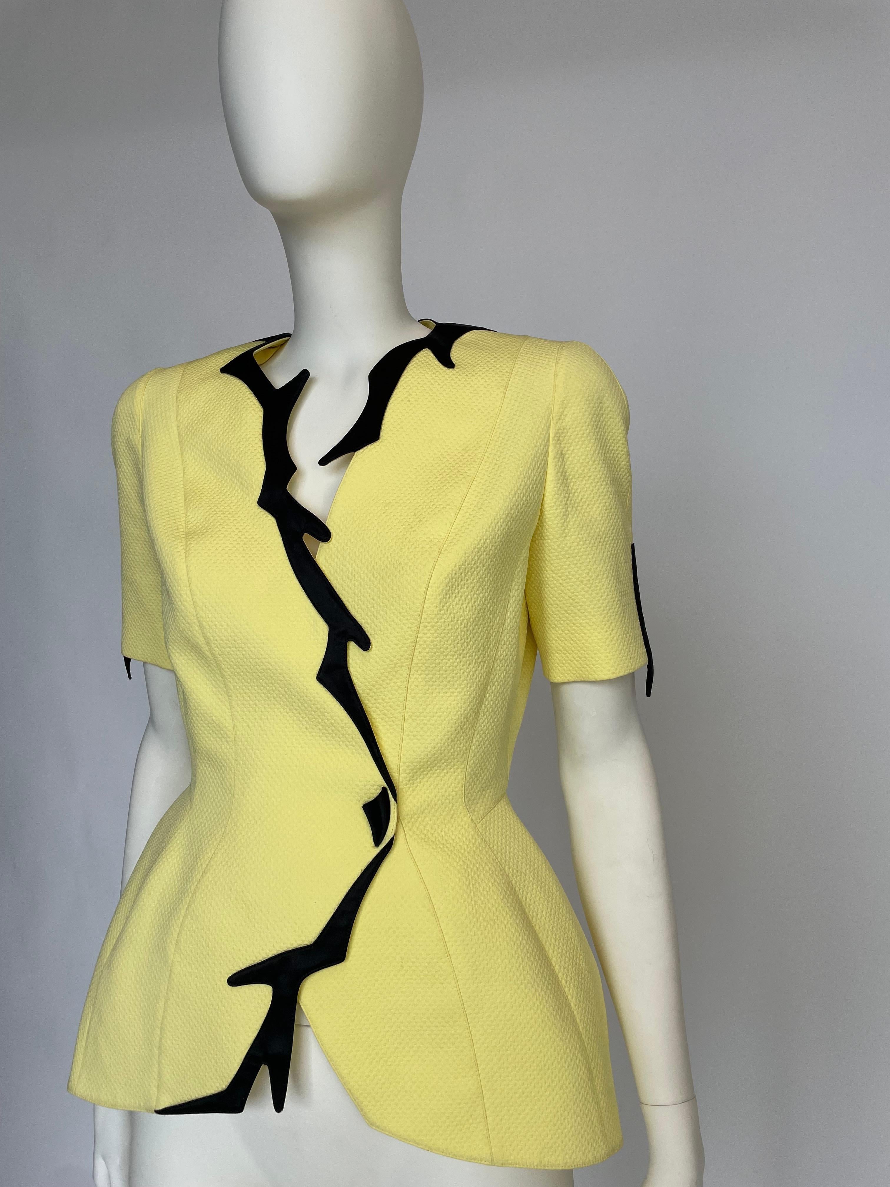 Tailleur jupe à bordure sculptée Thierry Mugler, collection Cruise 1998 13