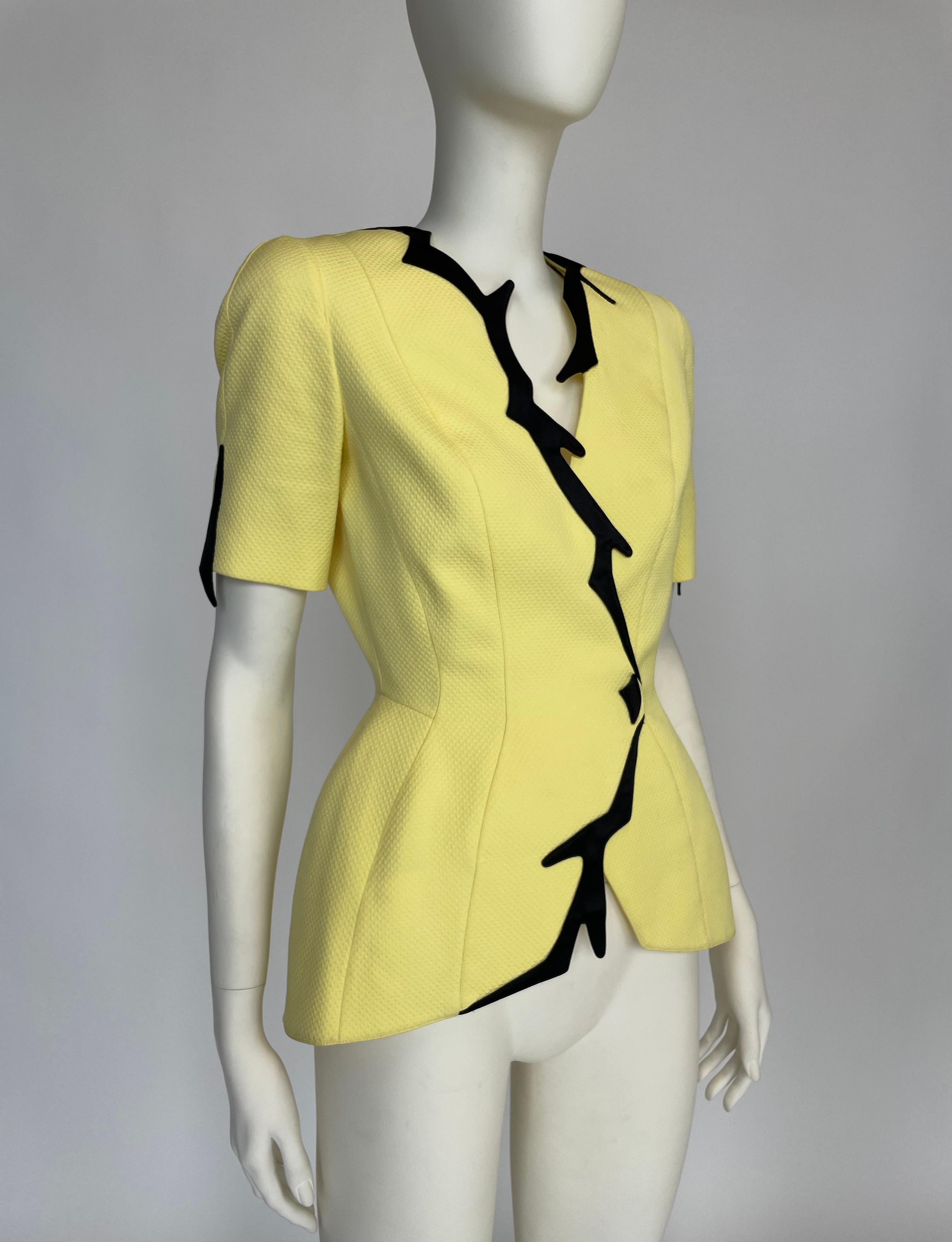 Tailleur jupe à bordure sculptée Thierry Mugler, collection Cruise 1998 14