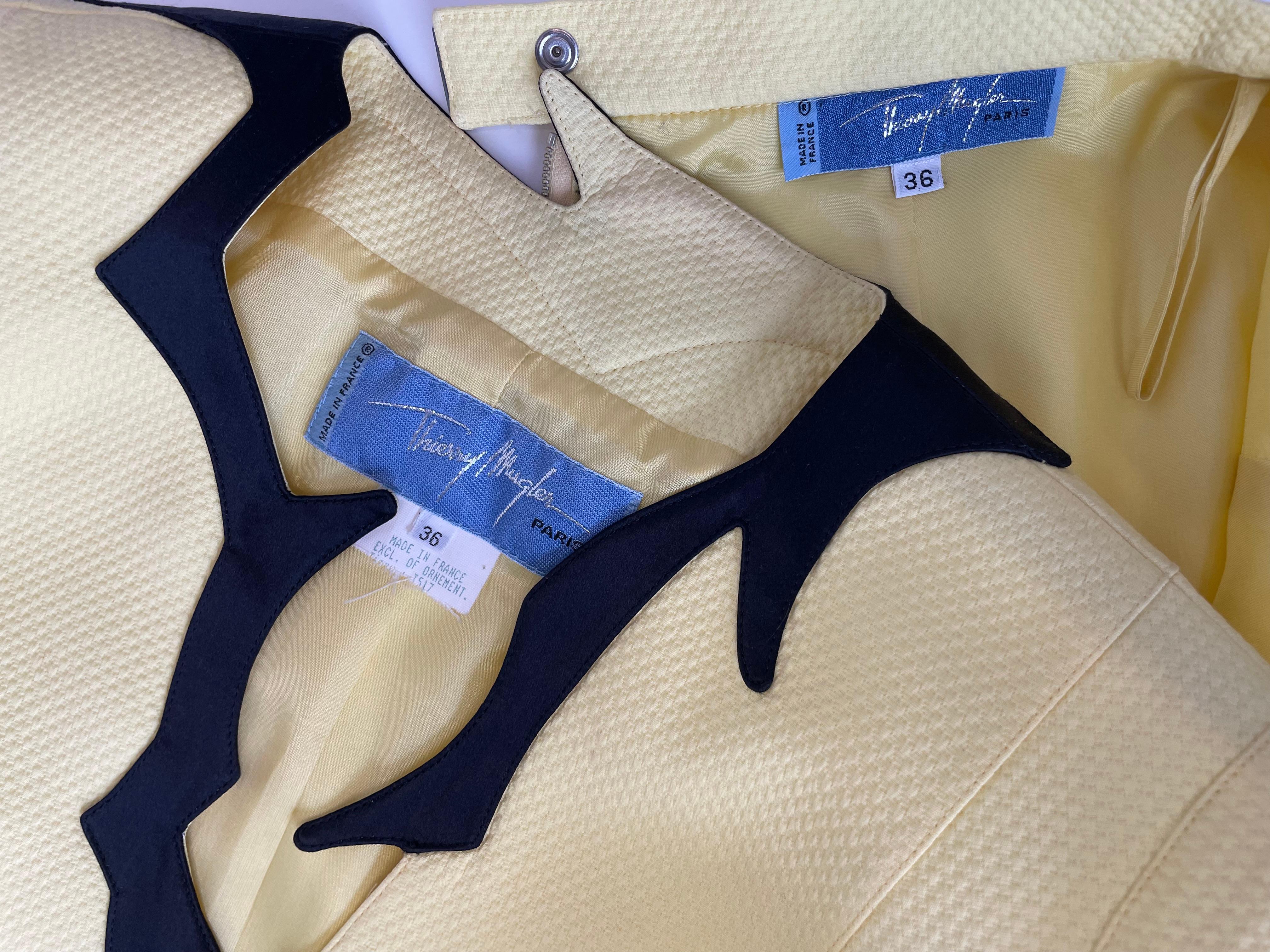 Tailleur jupe à bordure sculptée Thierry Mugler, collection Cruise 1998 15