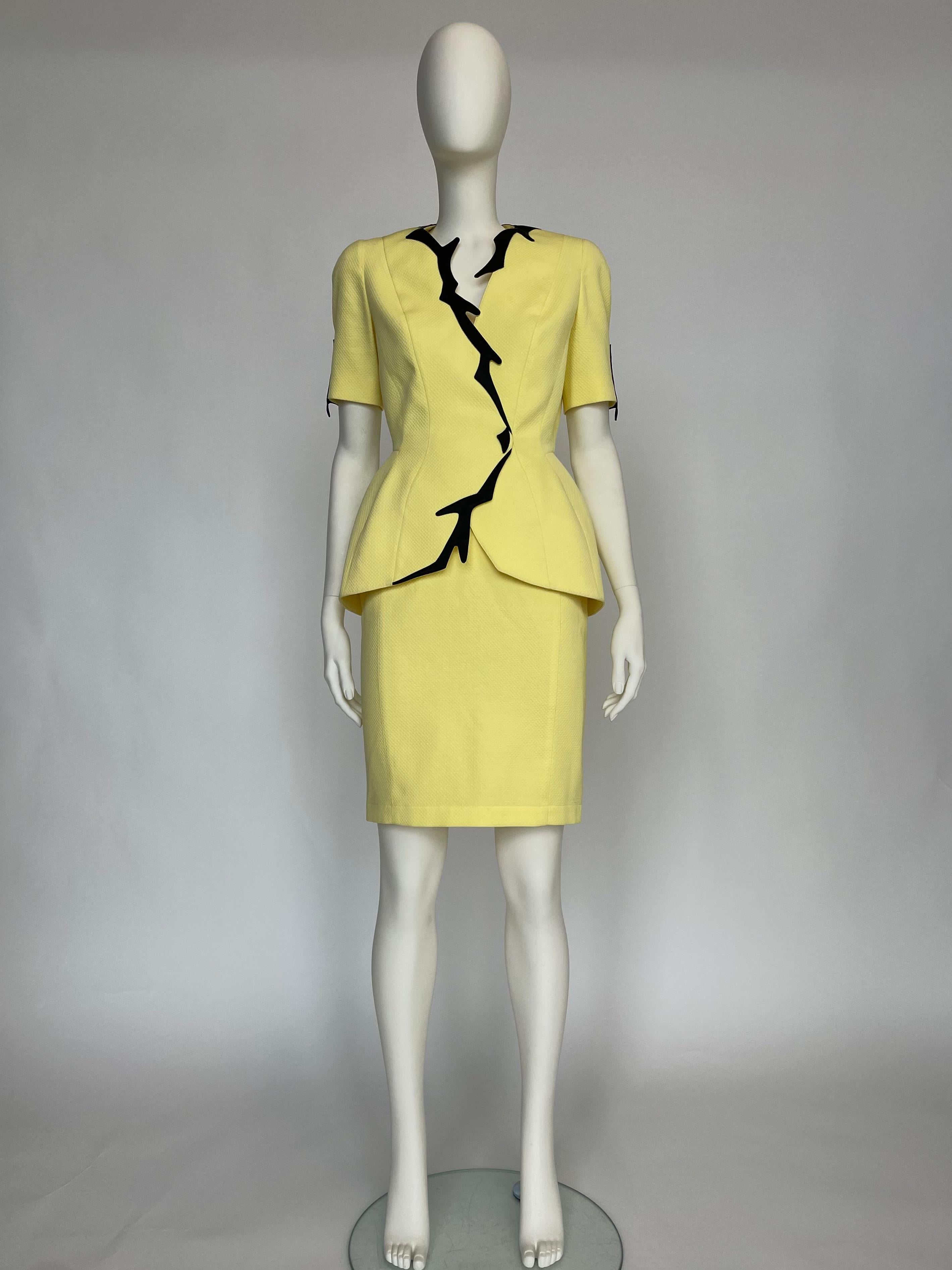 Tailleur jupe à bordure sculptée Thierry Mugler, collection Cruise 1998 Excellent état à Geneva, CH