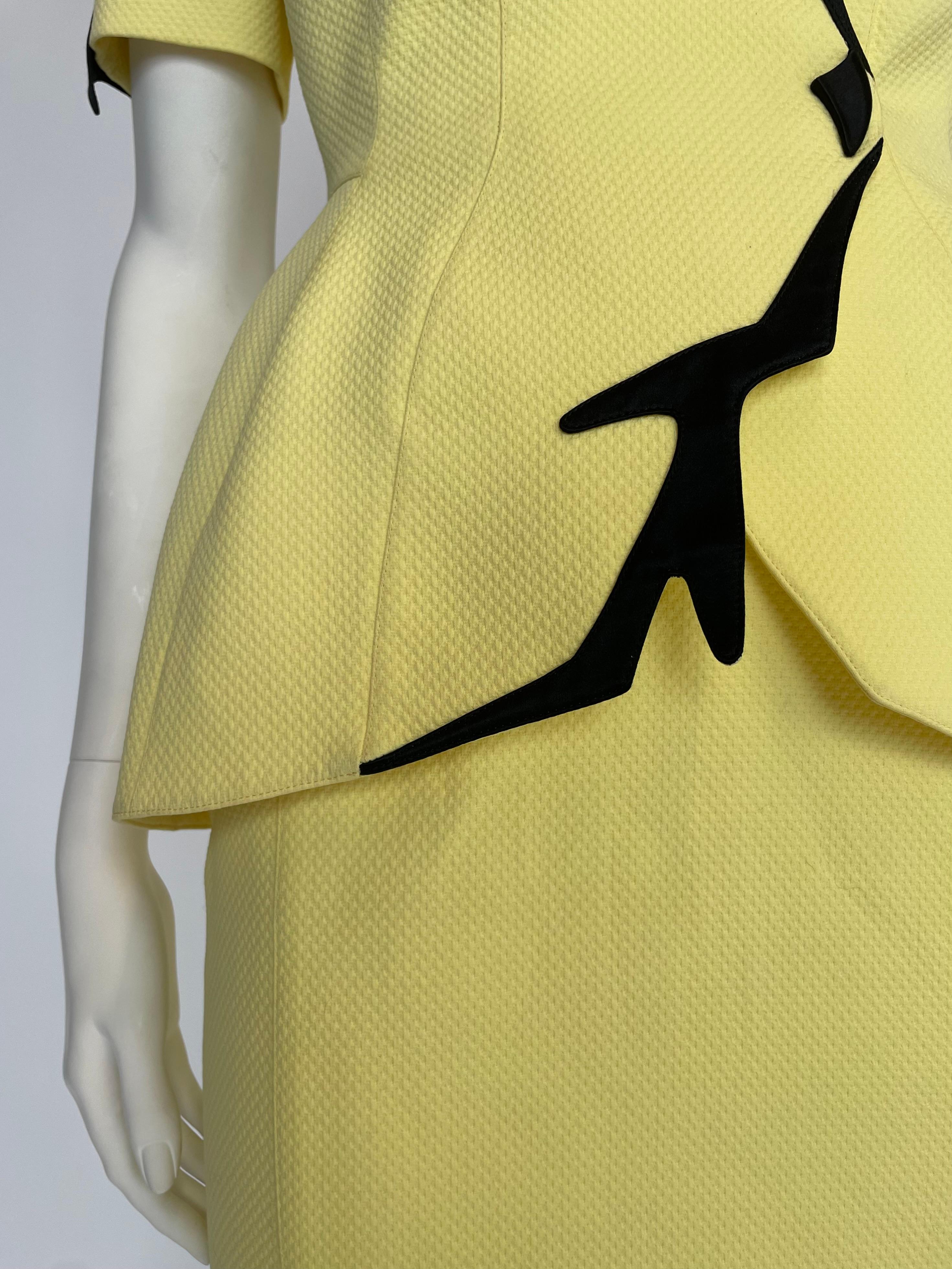 Tailleur jupe à bordure sculptée Thierry Mugler, collection Cruise 1998 1