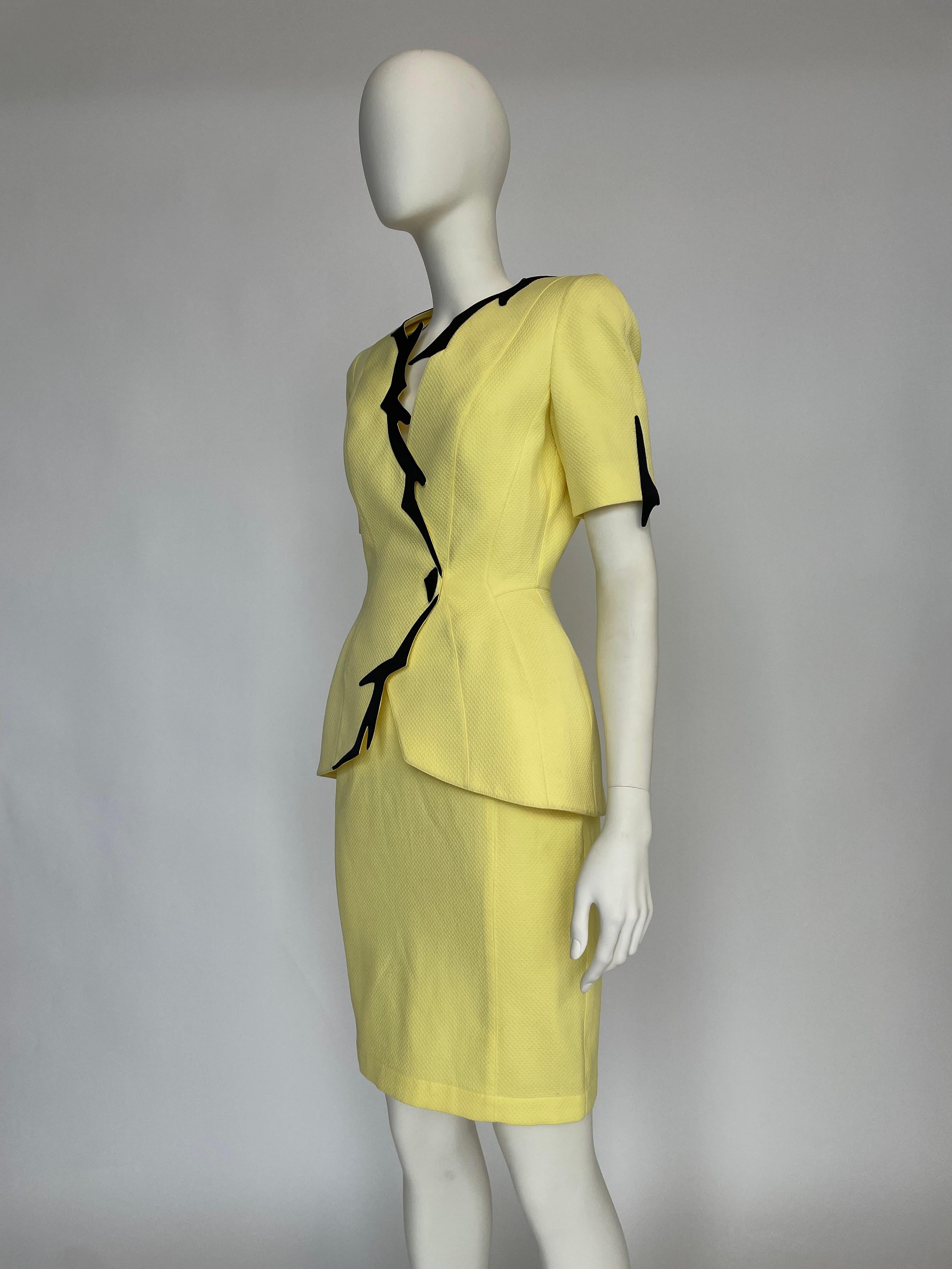 Tailleur jupe à bordure sculptée Thierry Mugler, collection Cruise 1998 2
