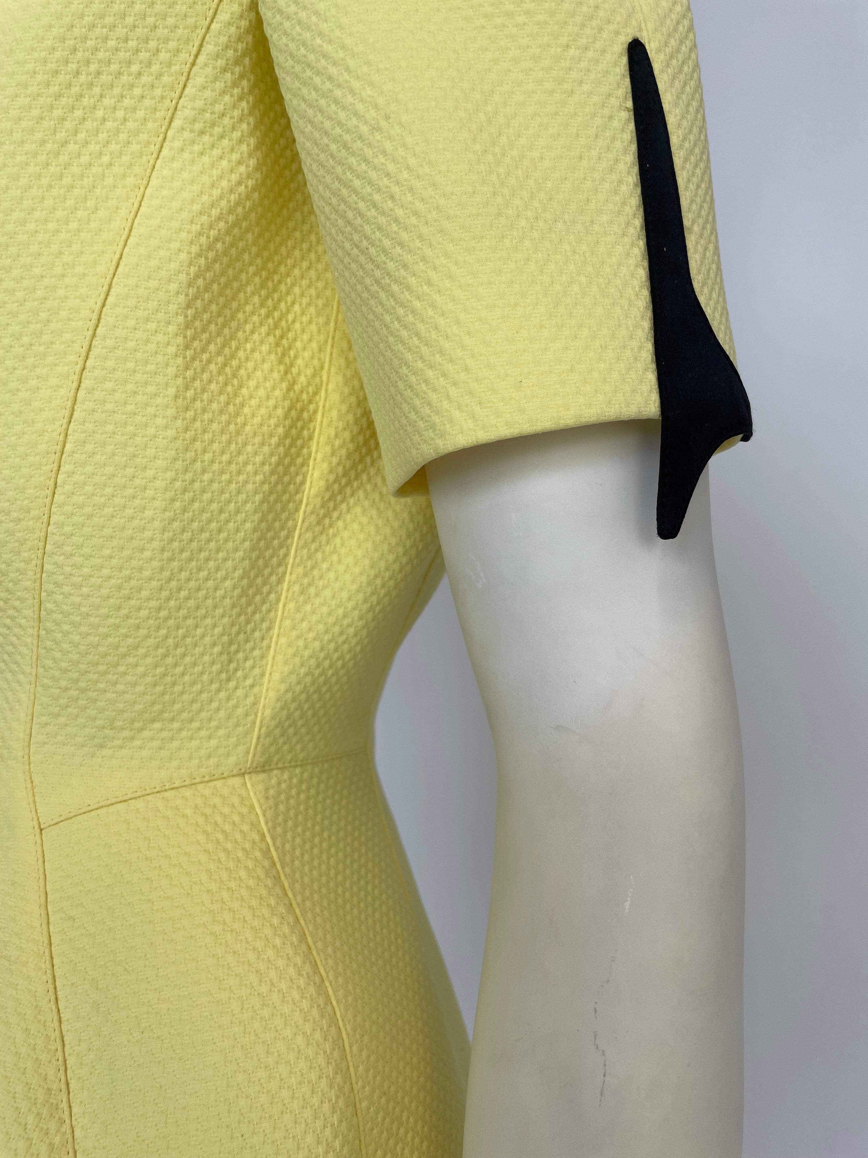 Tailleur jupe à bordure sculptée Thierry Mugler, collection Cruise 1998 4